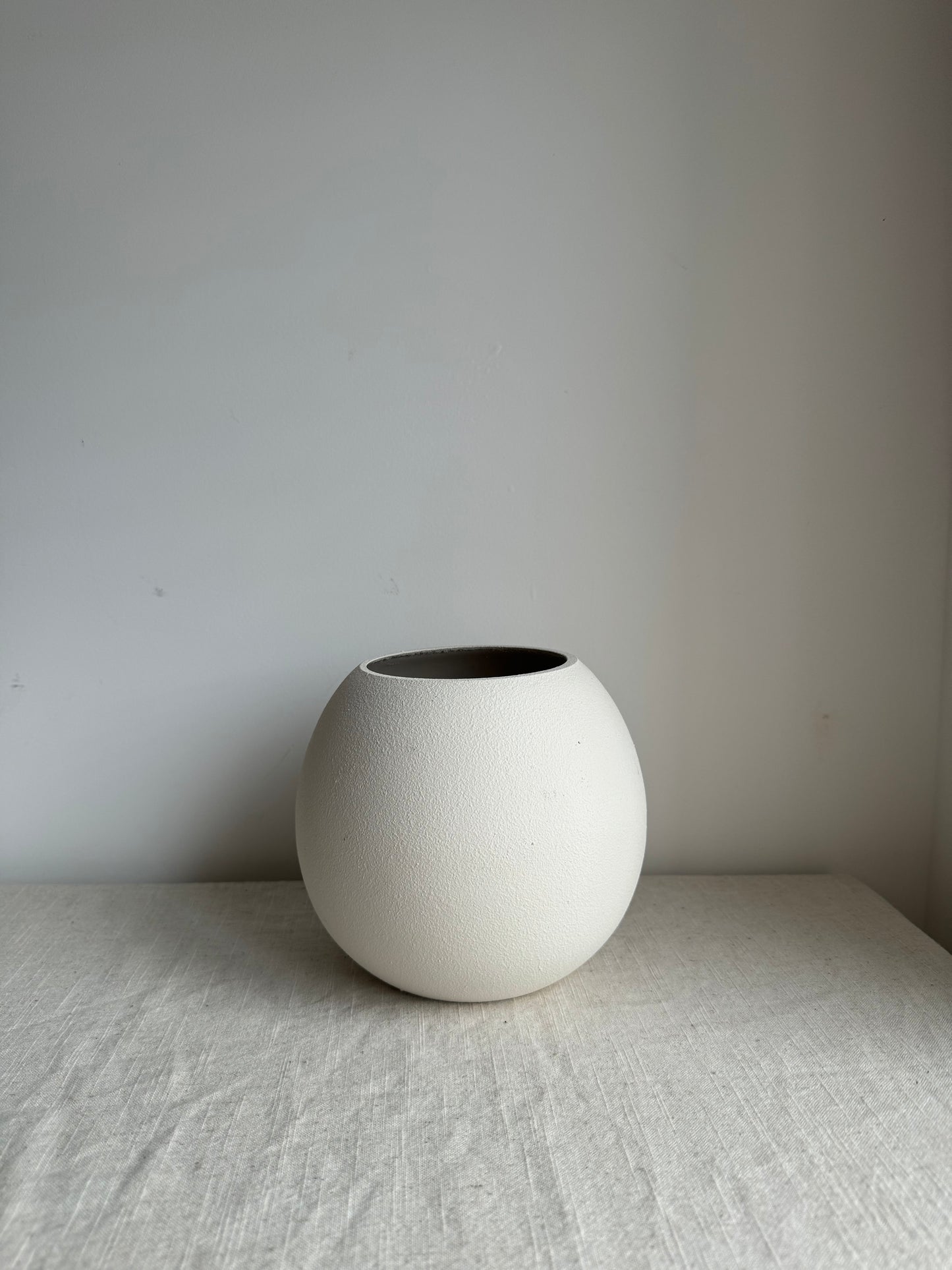 CLOUD  |   off-white smooth rounded vase