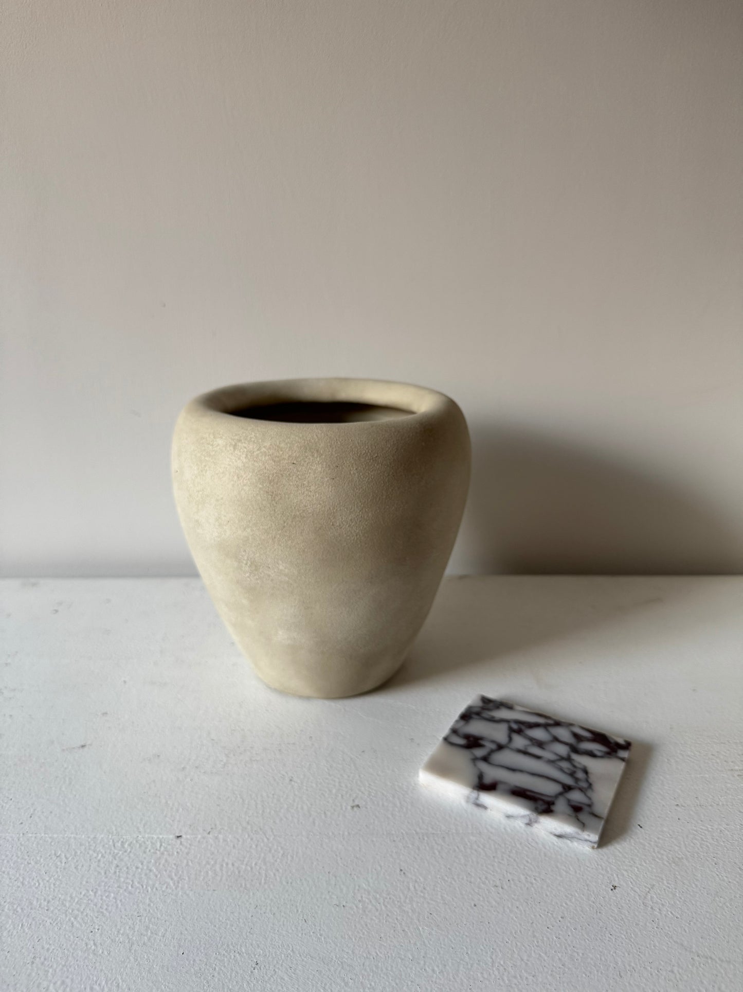 Up-cycled  |  light beige stone-effect pot