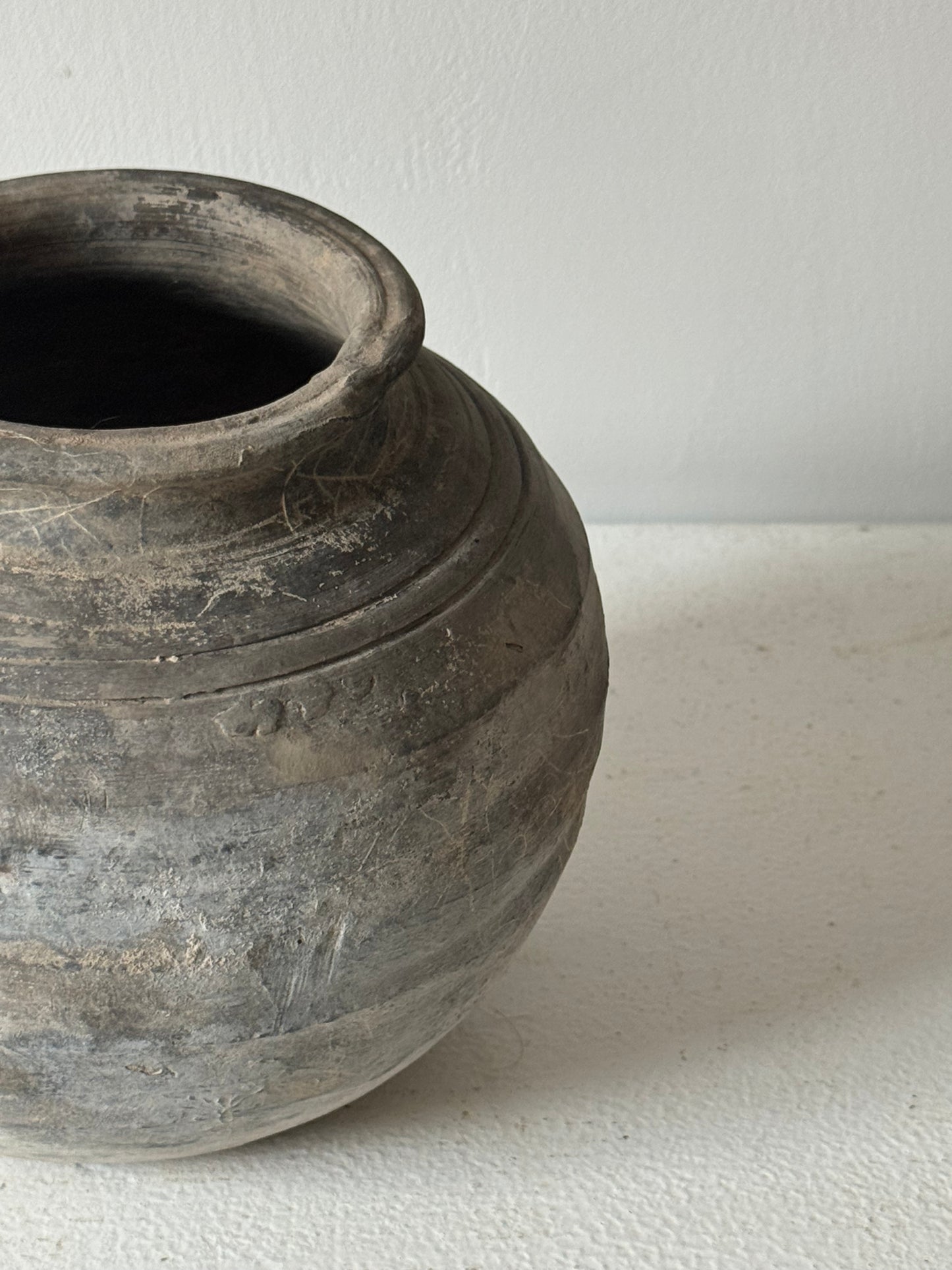 Rounded Nong Phai pot