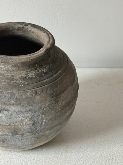 Rounded Nong Phai pot