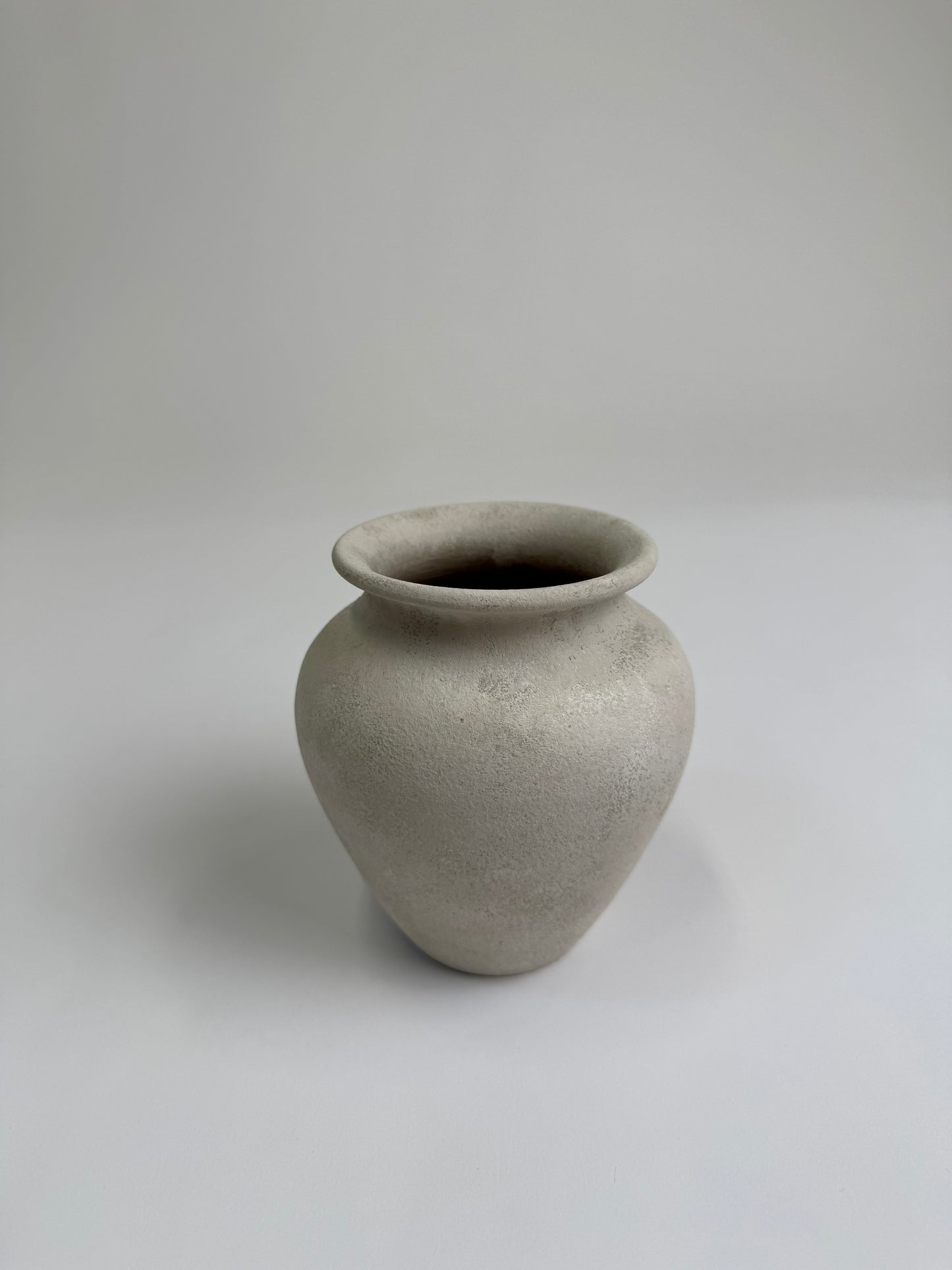 Up-cycled  |  light beige /off-white small classic urn