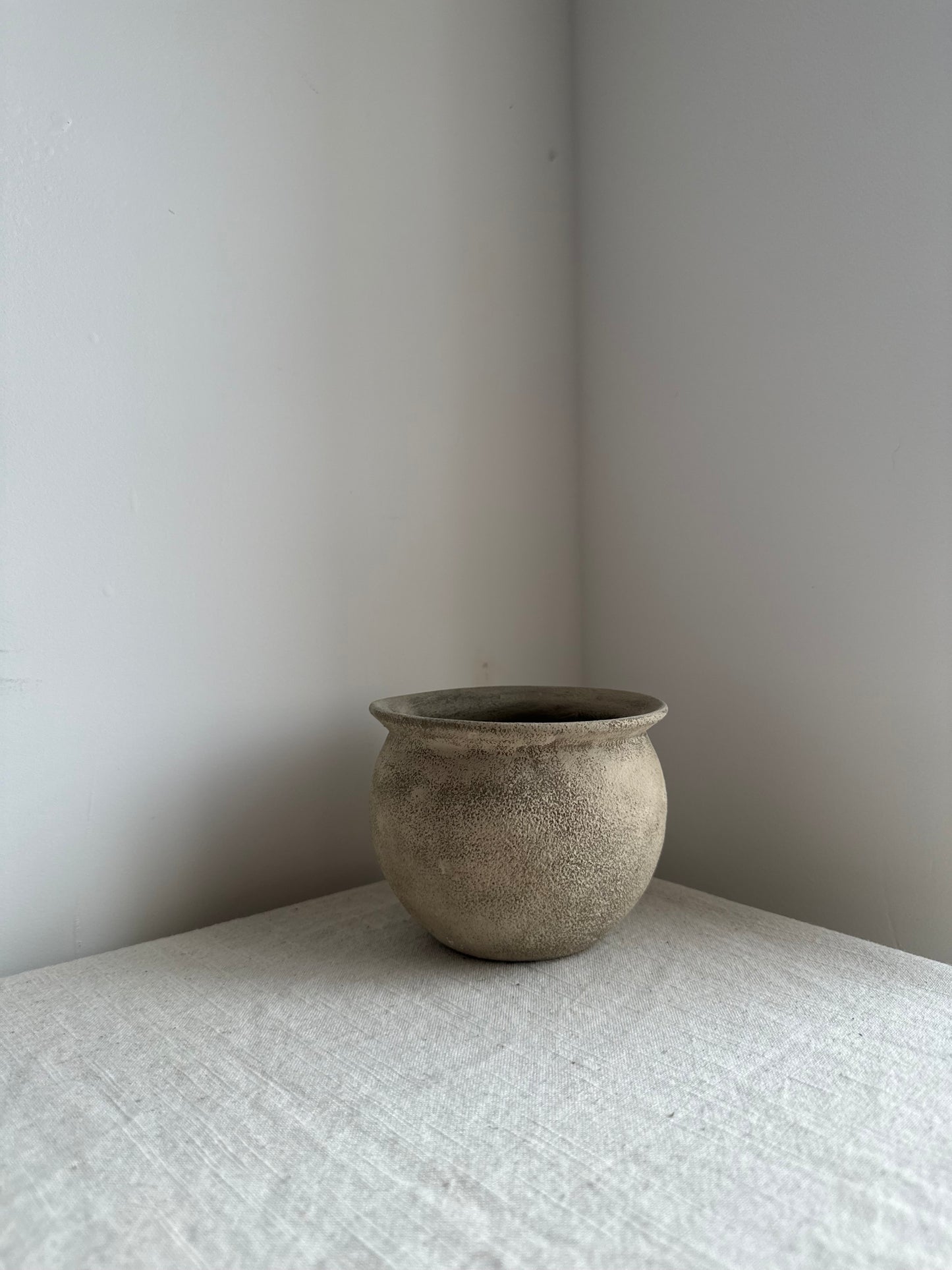 EARTH  |  light brown textured pot