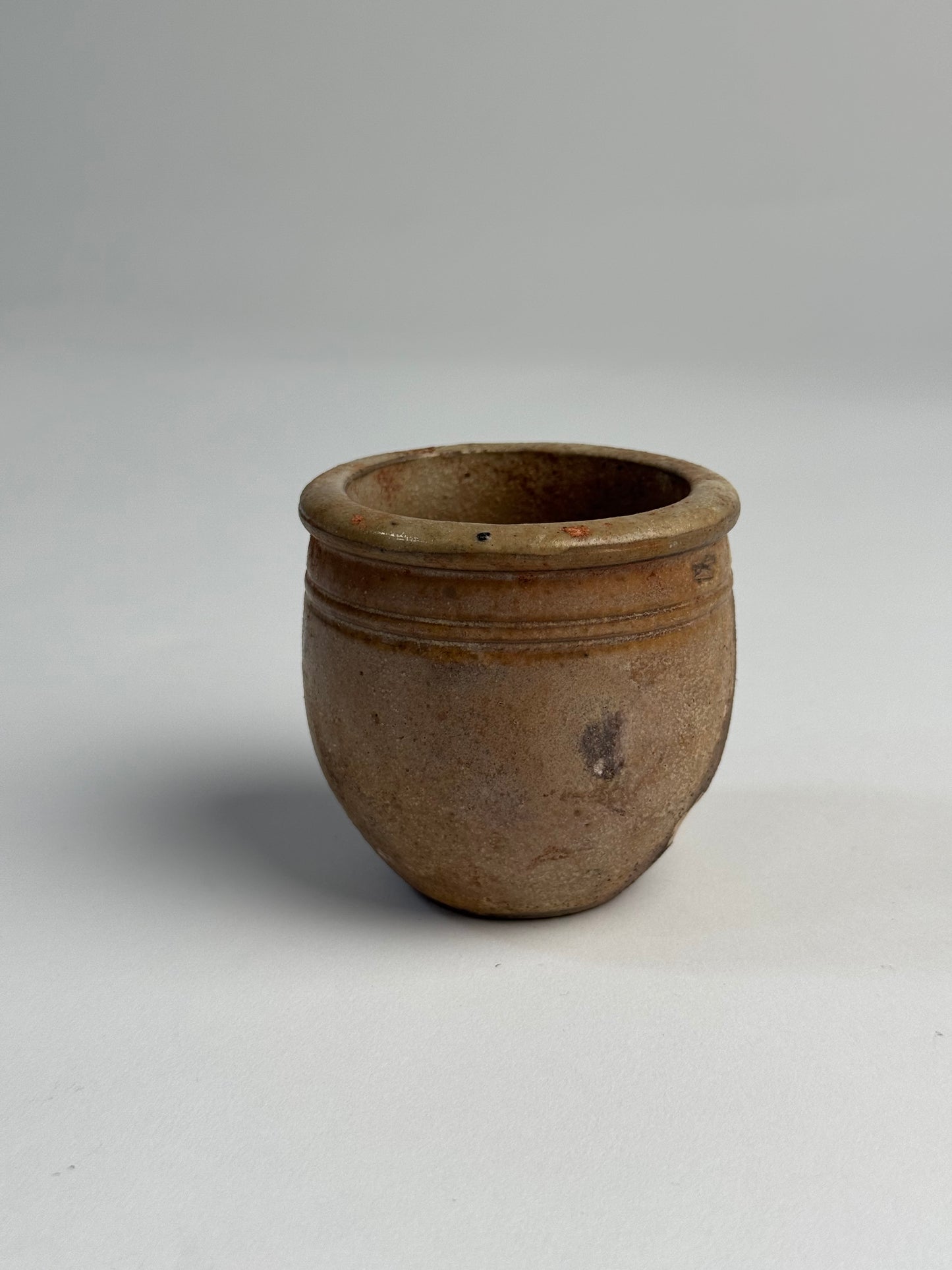 Small vintage pinch pot