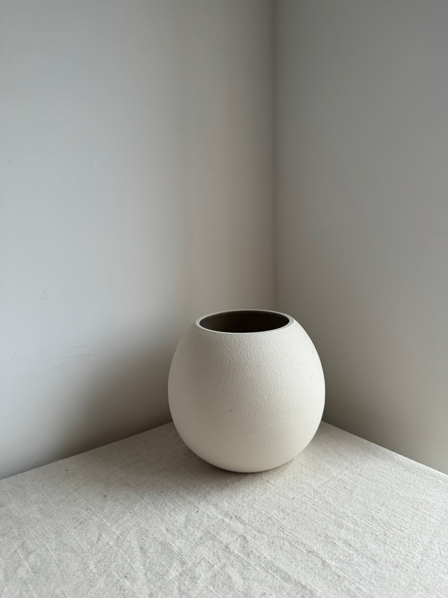 CLOUD  |   off-white smooth rounded vase