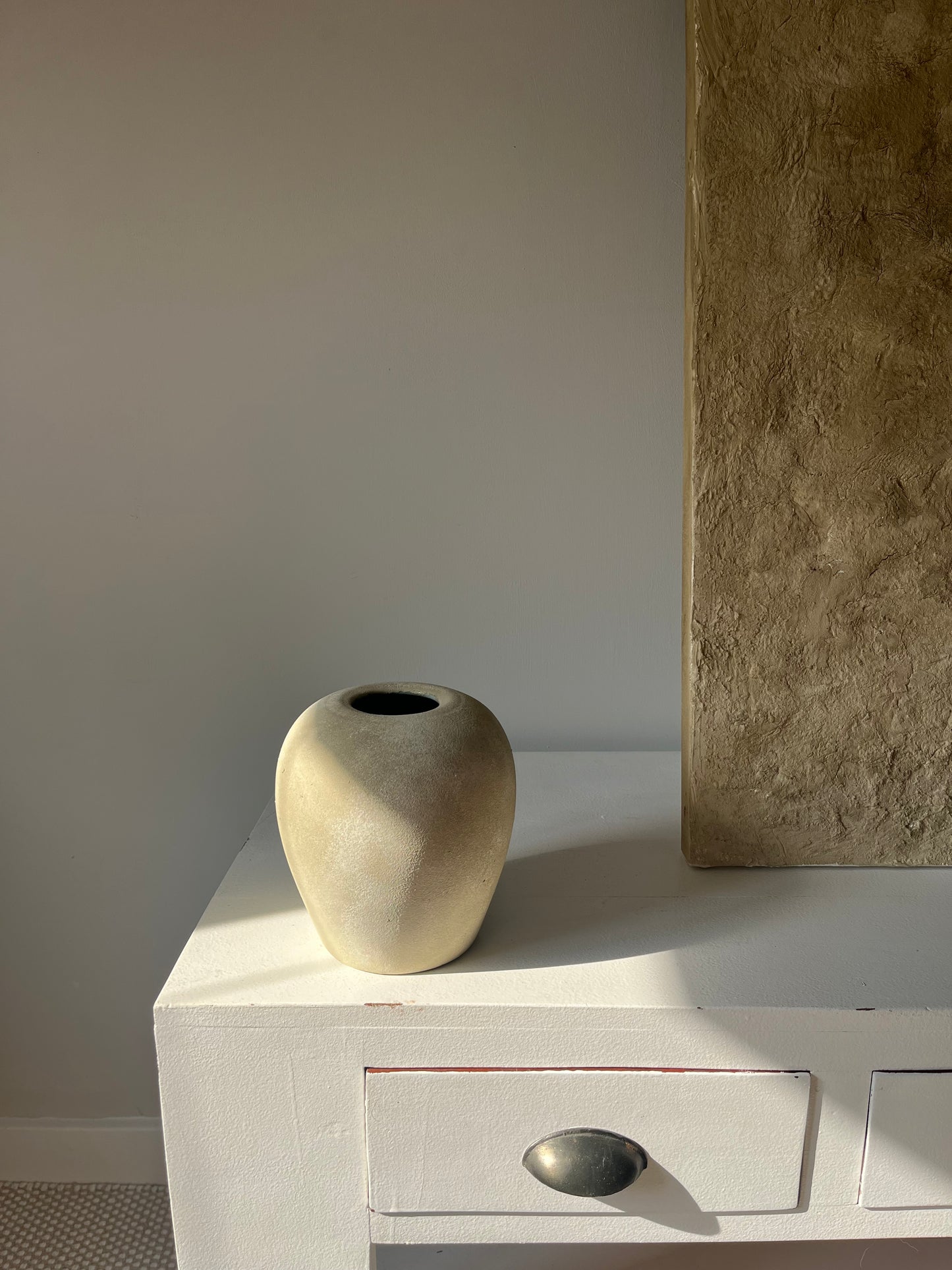 CLOUD  |  stone effect round textured pot