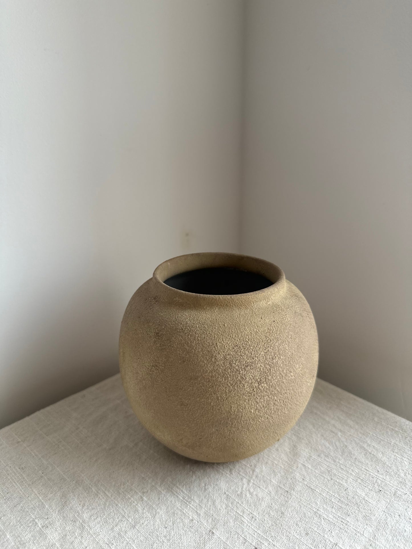 EARTH  |  warm brown round vase