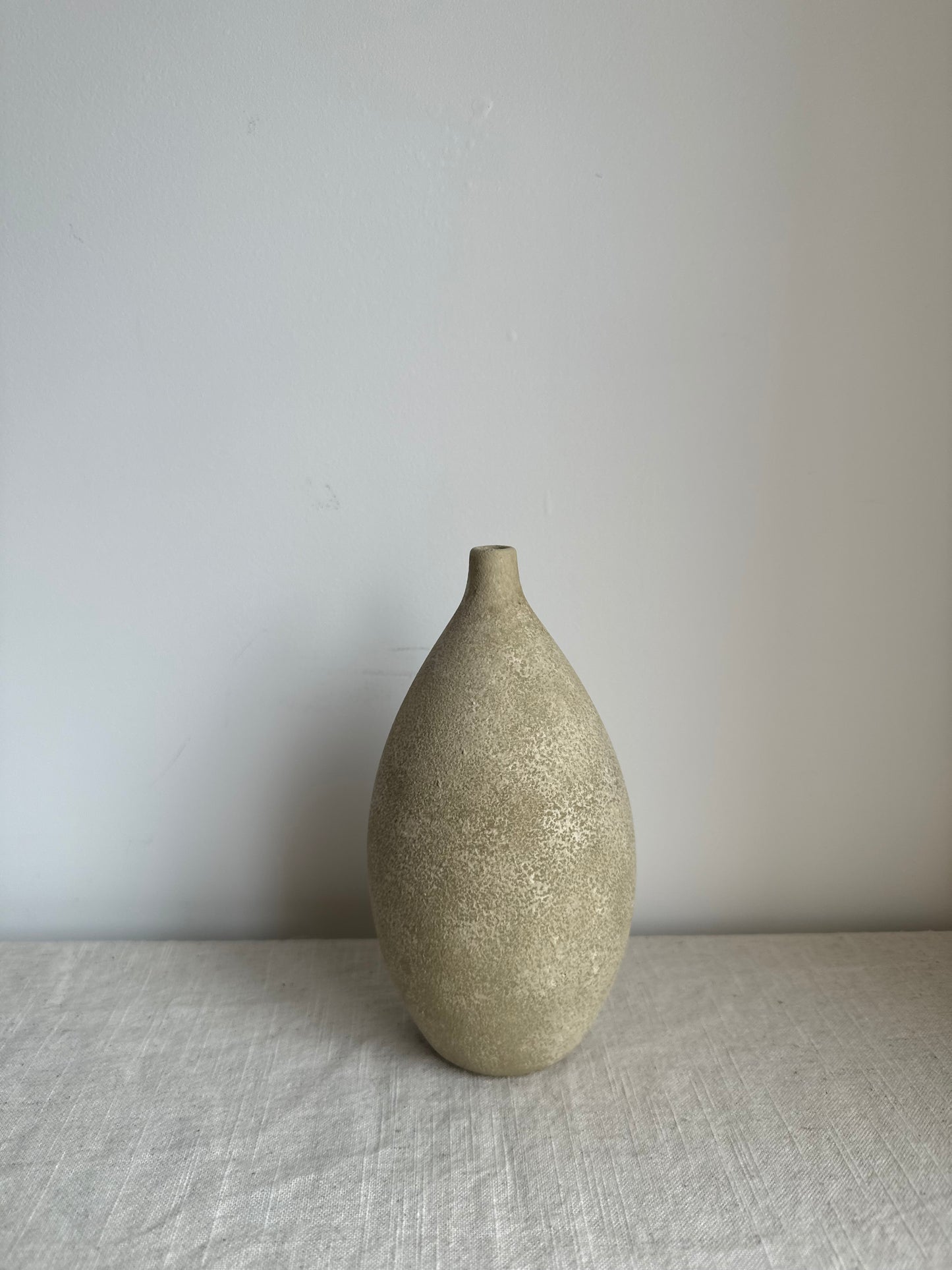 CLOUD  |  mottled beige teardrop vase