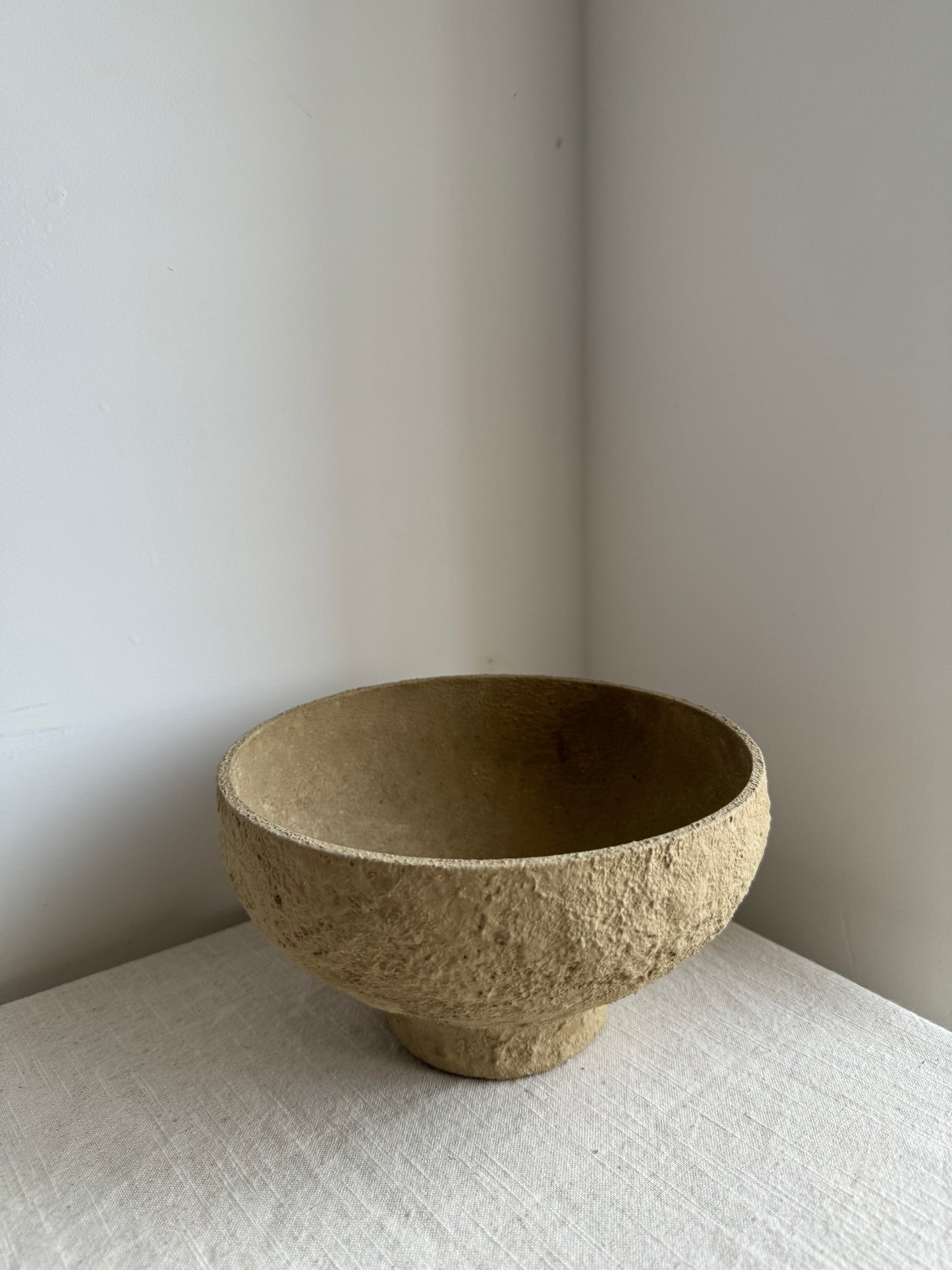 EARTH  | warm brown/beige textured pedestal decorative bowl