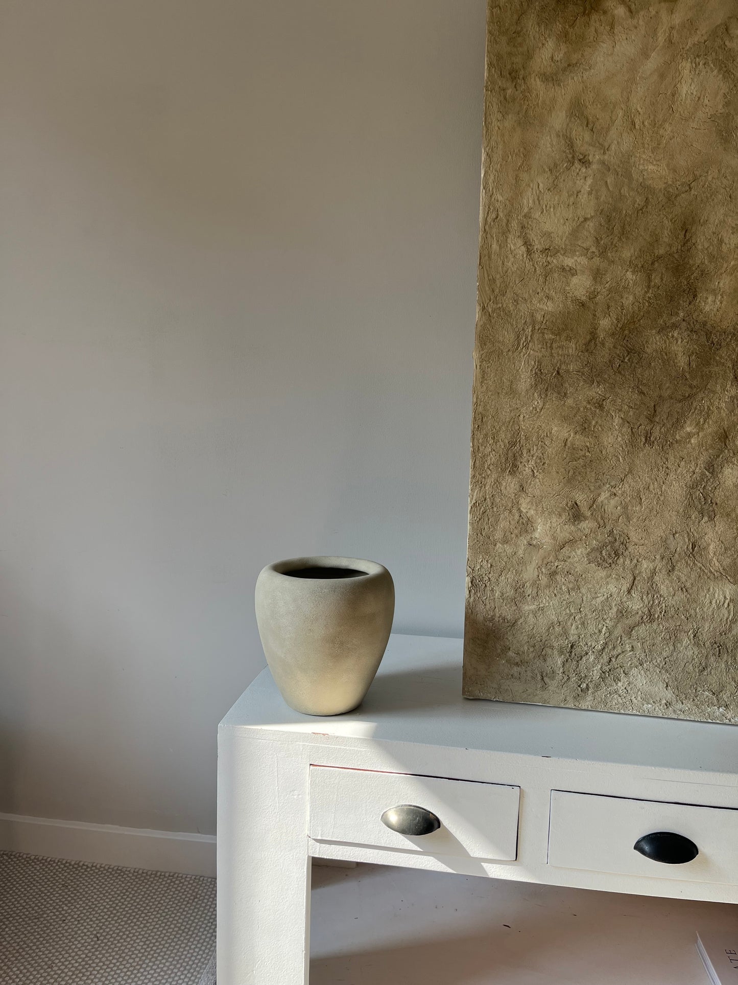 CLOUD  |  light beige stone-effect pot