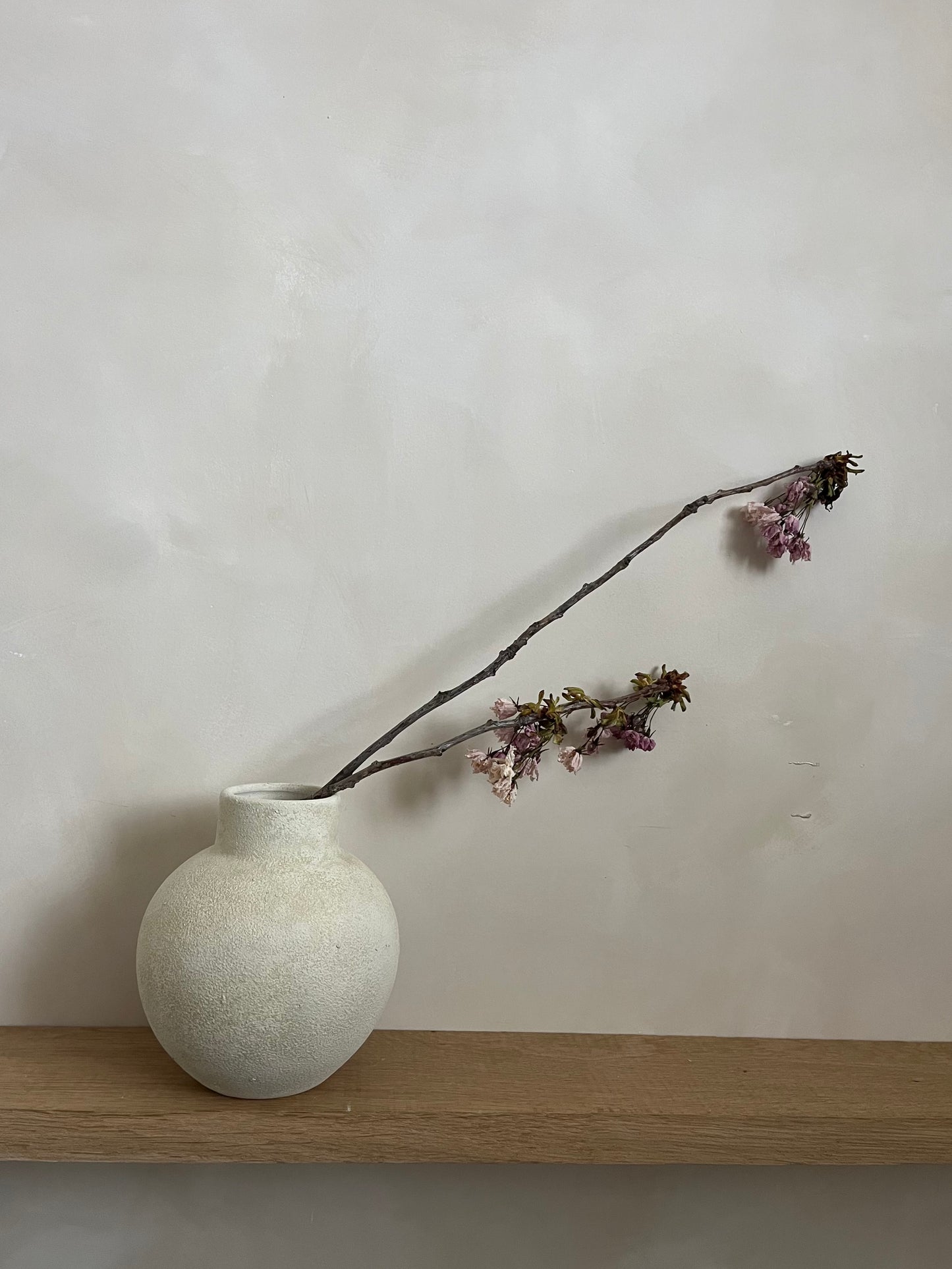 CLOUD  |   light beige rounded stone effect vase