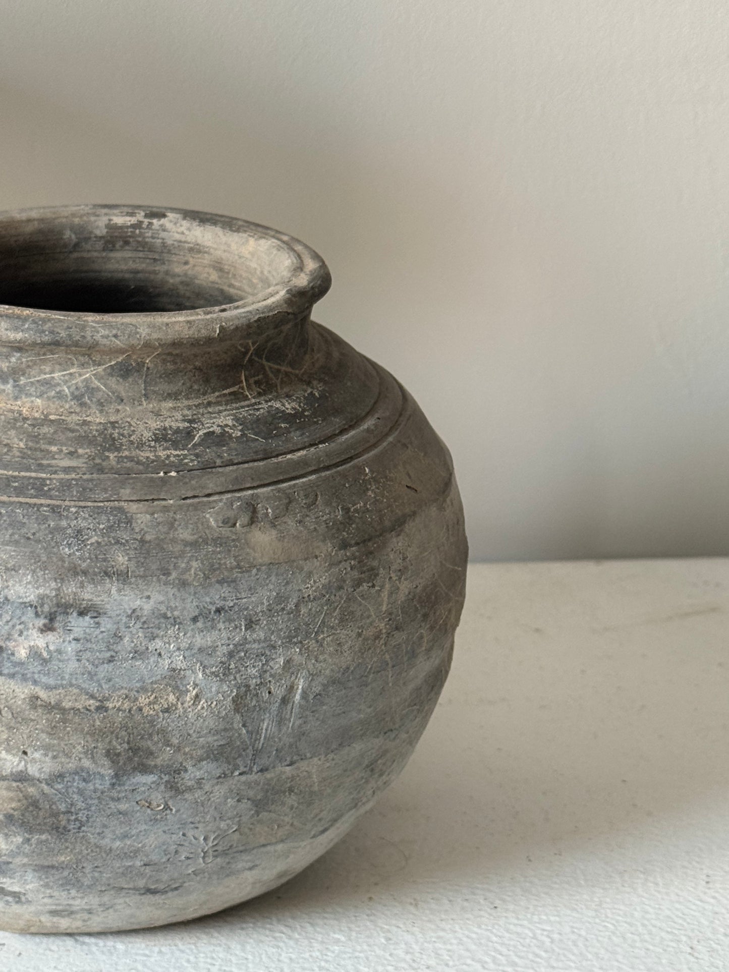 Rounded Nong Phai pot