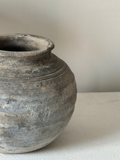 Rounded Nong Phai pot