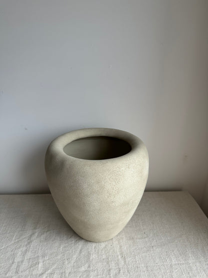 Up-cycled  |  light beige stone-effect pot