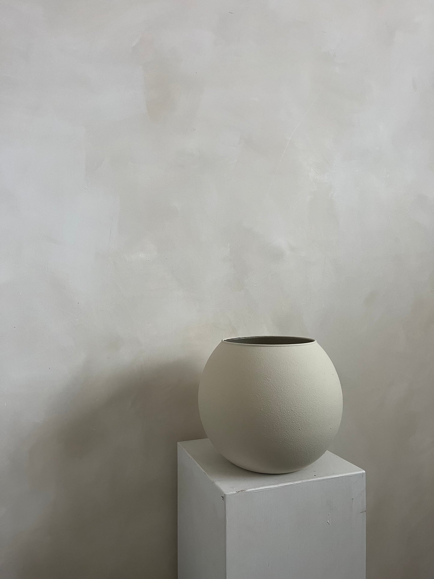 CLOUD  |   light beige rounded minimal soft matte vase