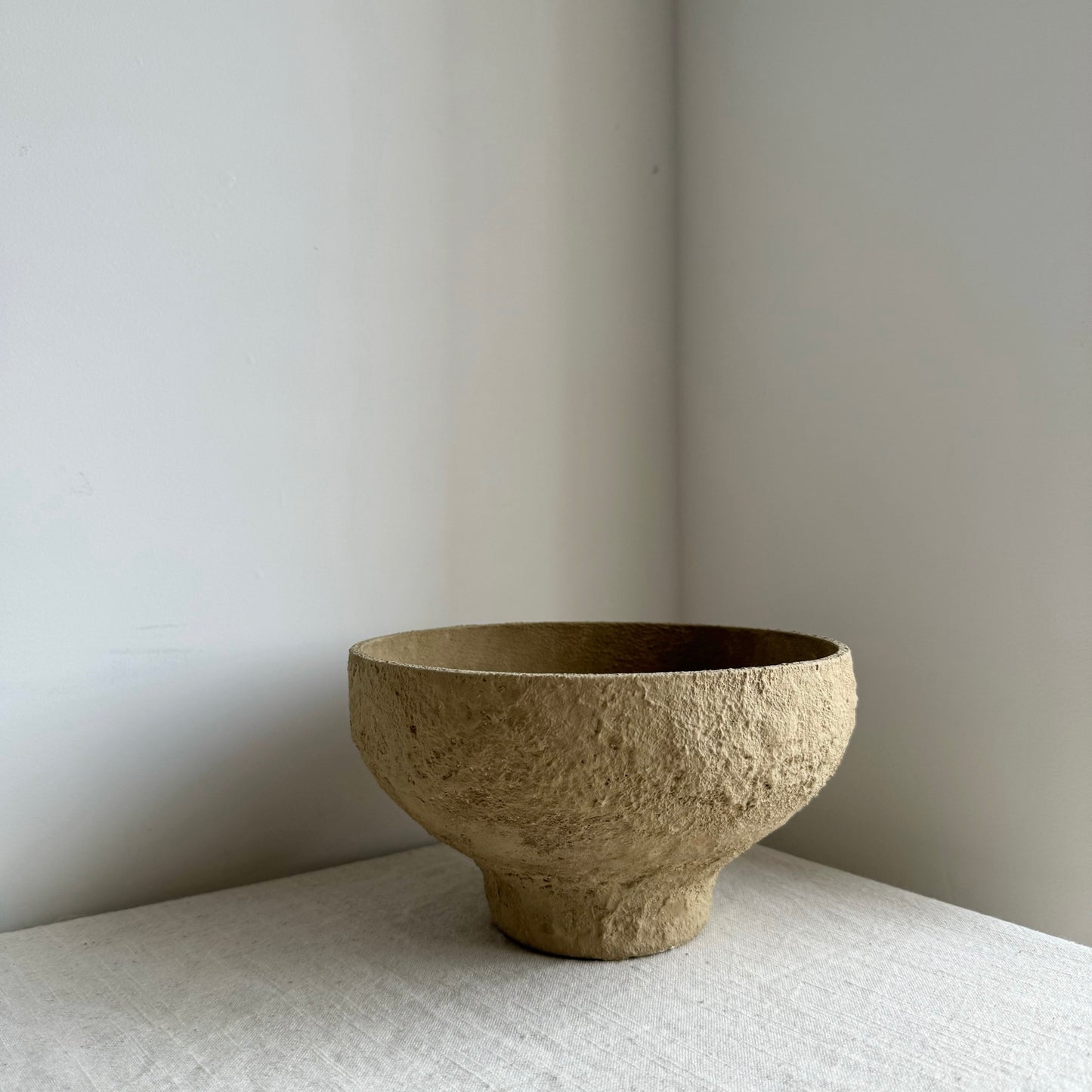 EARTH  | warm brown/beige textured pedestal decorative bowl