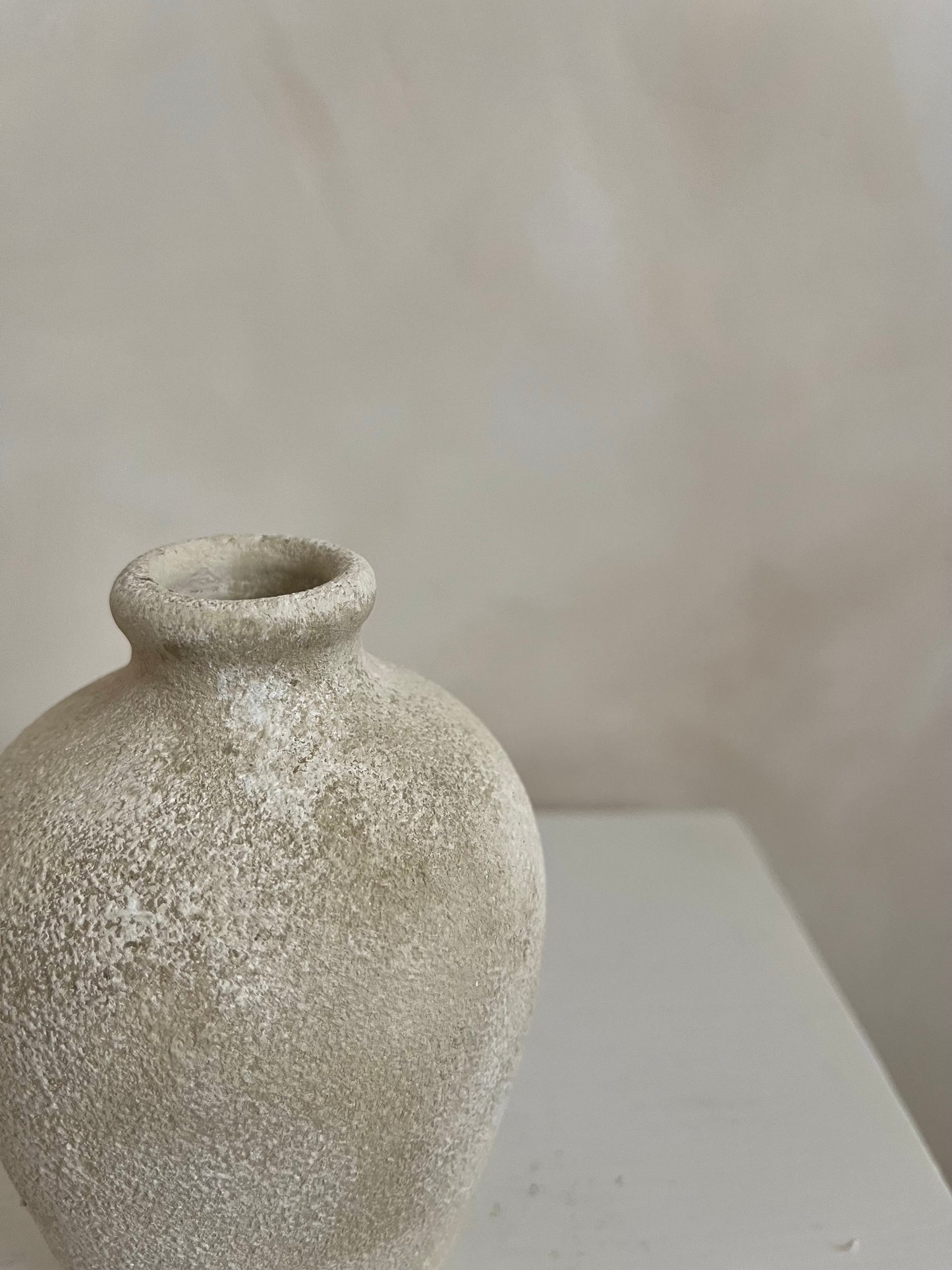 CLOUD  |  small classic stone-effect pot