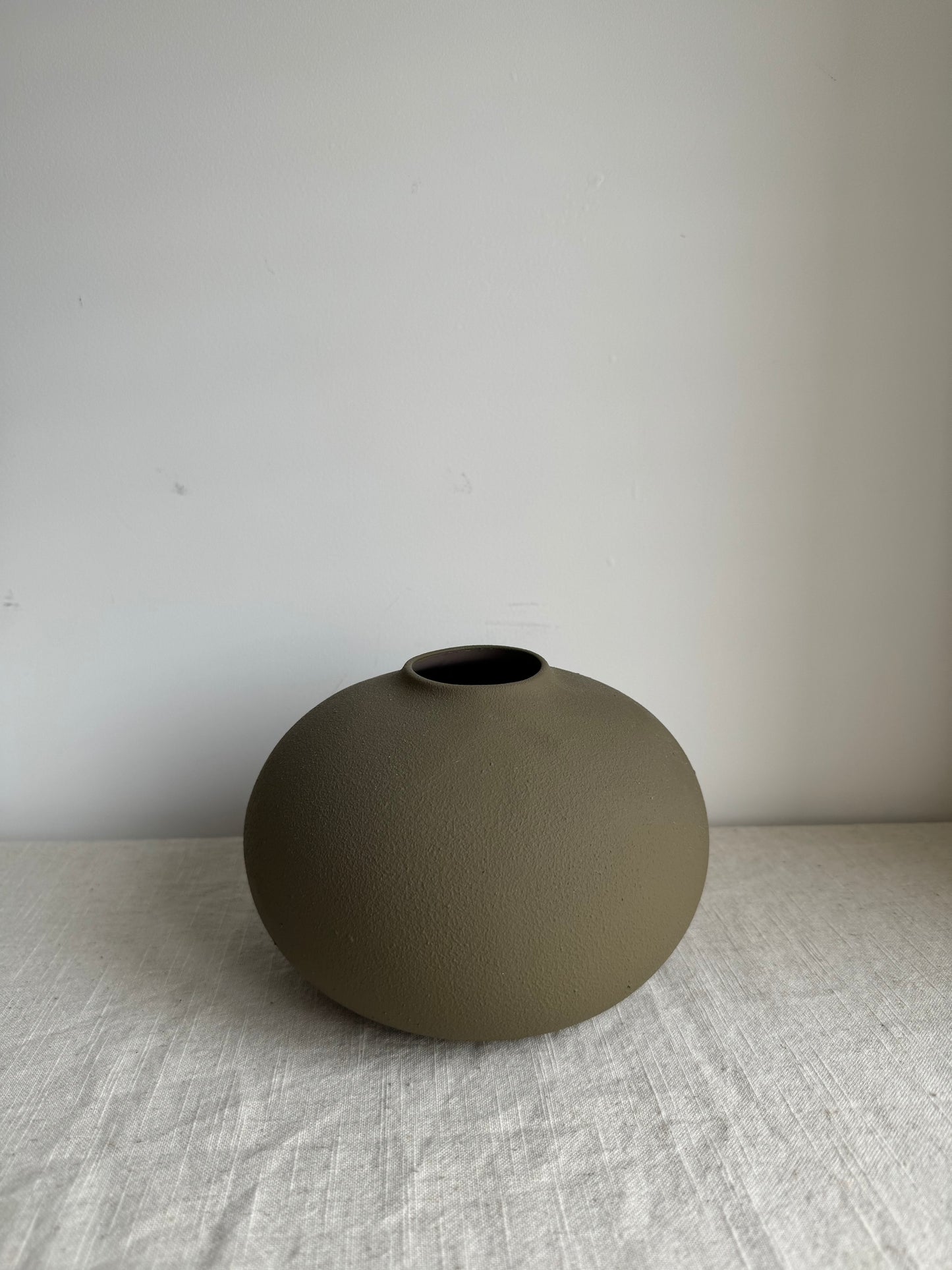 EARTH  | brown smooth texture rounded minimal vase