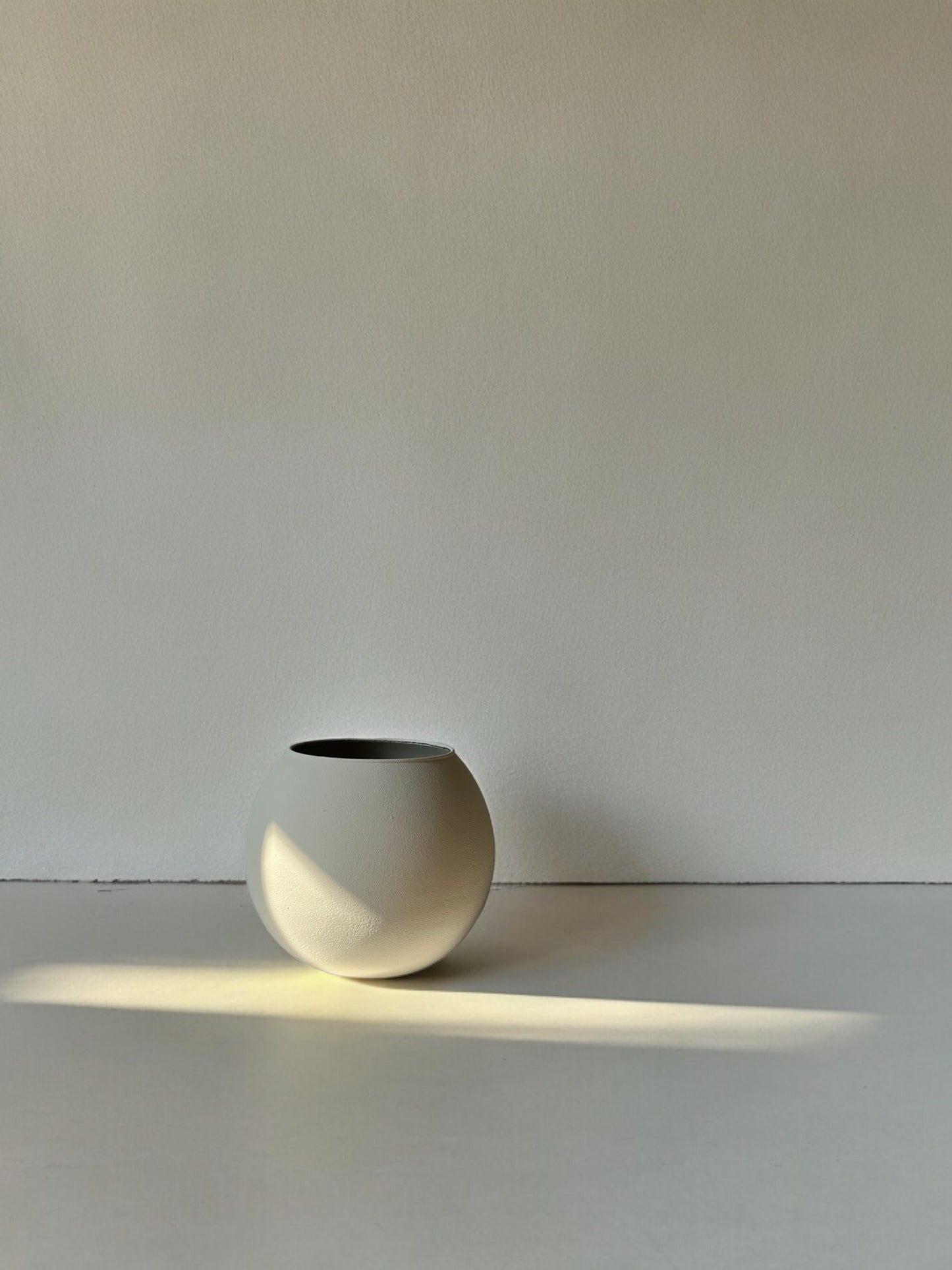 CLOUD  |   light beige rounded minimal soft matte vase