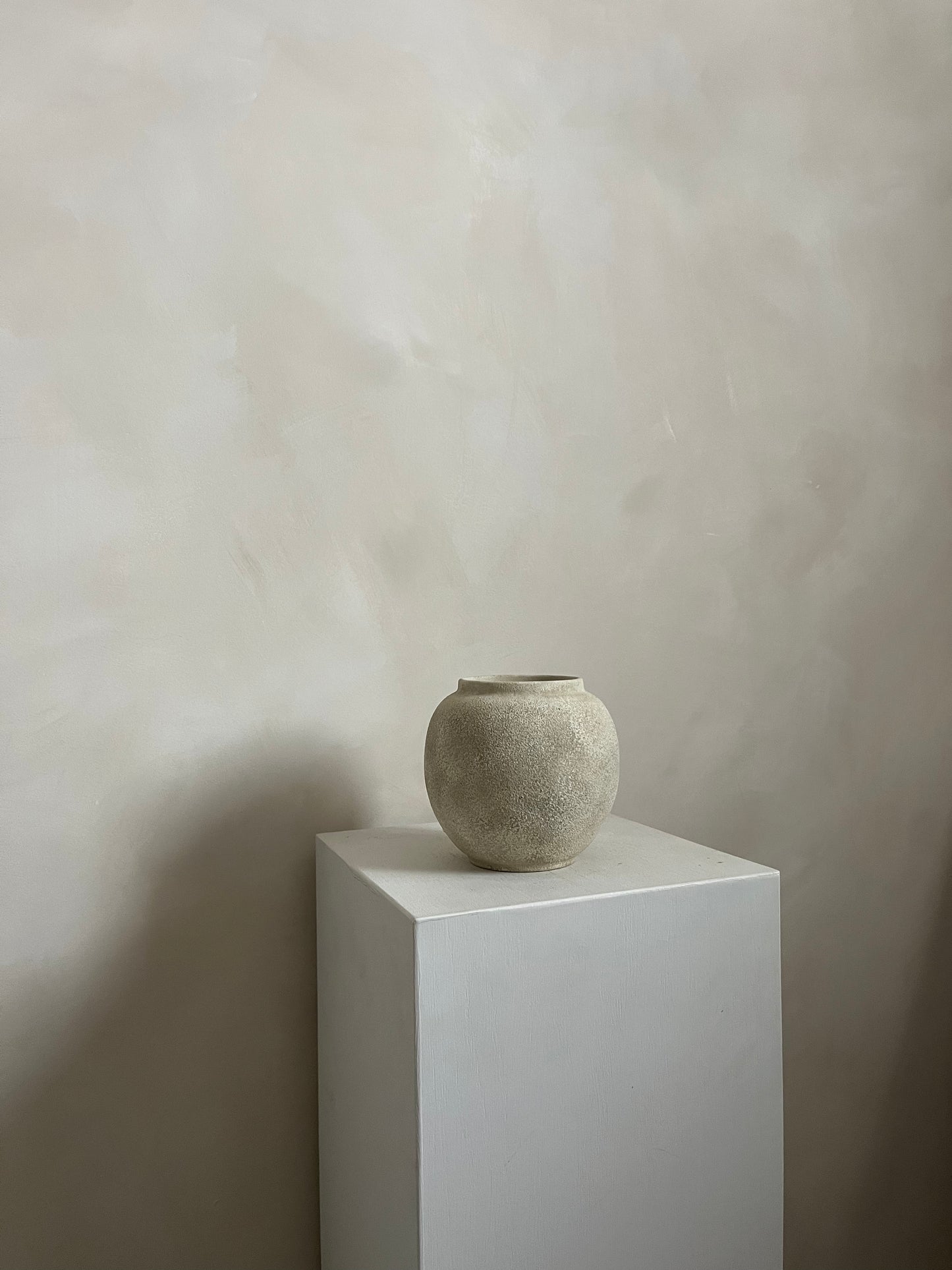 CLOUD  |  small beige textured vase