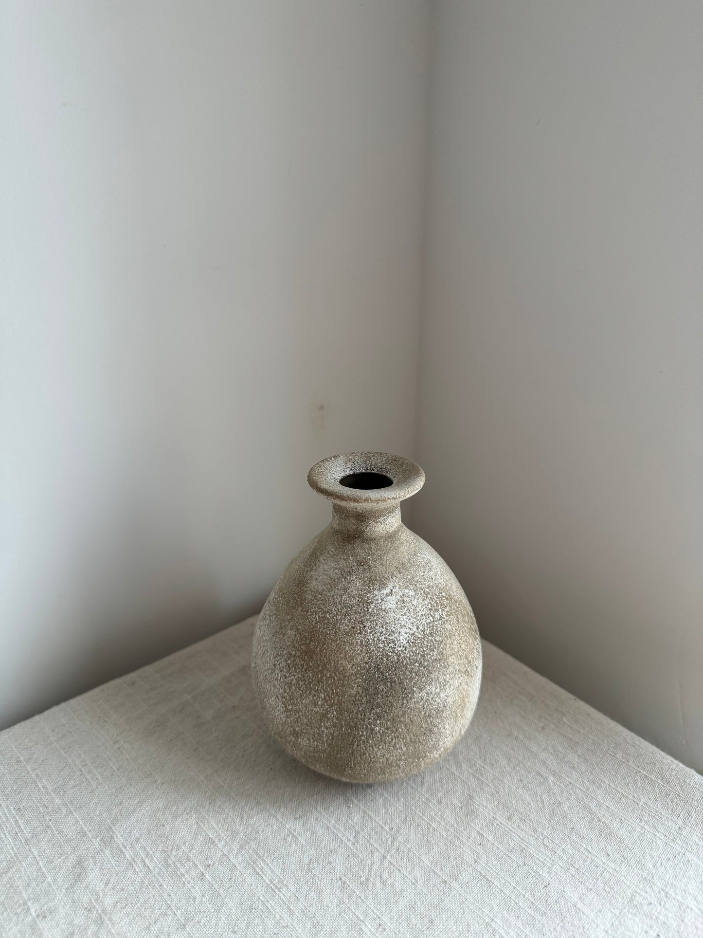 CLOUD  |  textured teardrop vase