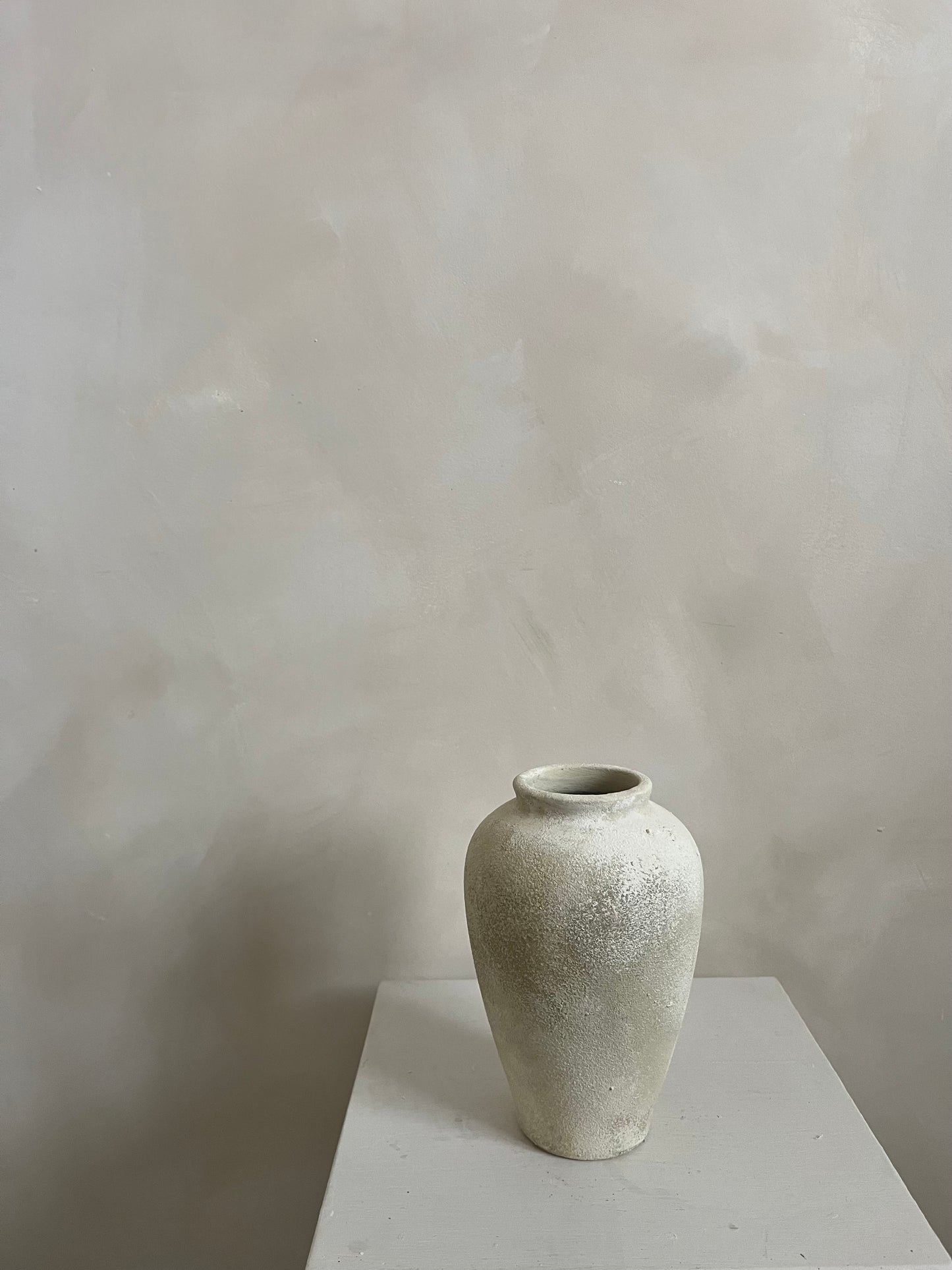 CLOUD  |  small, slim stone-effect pot