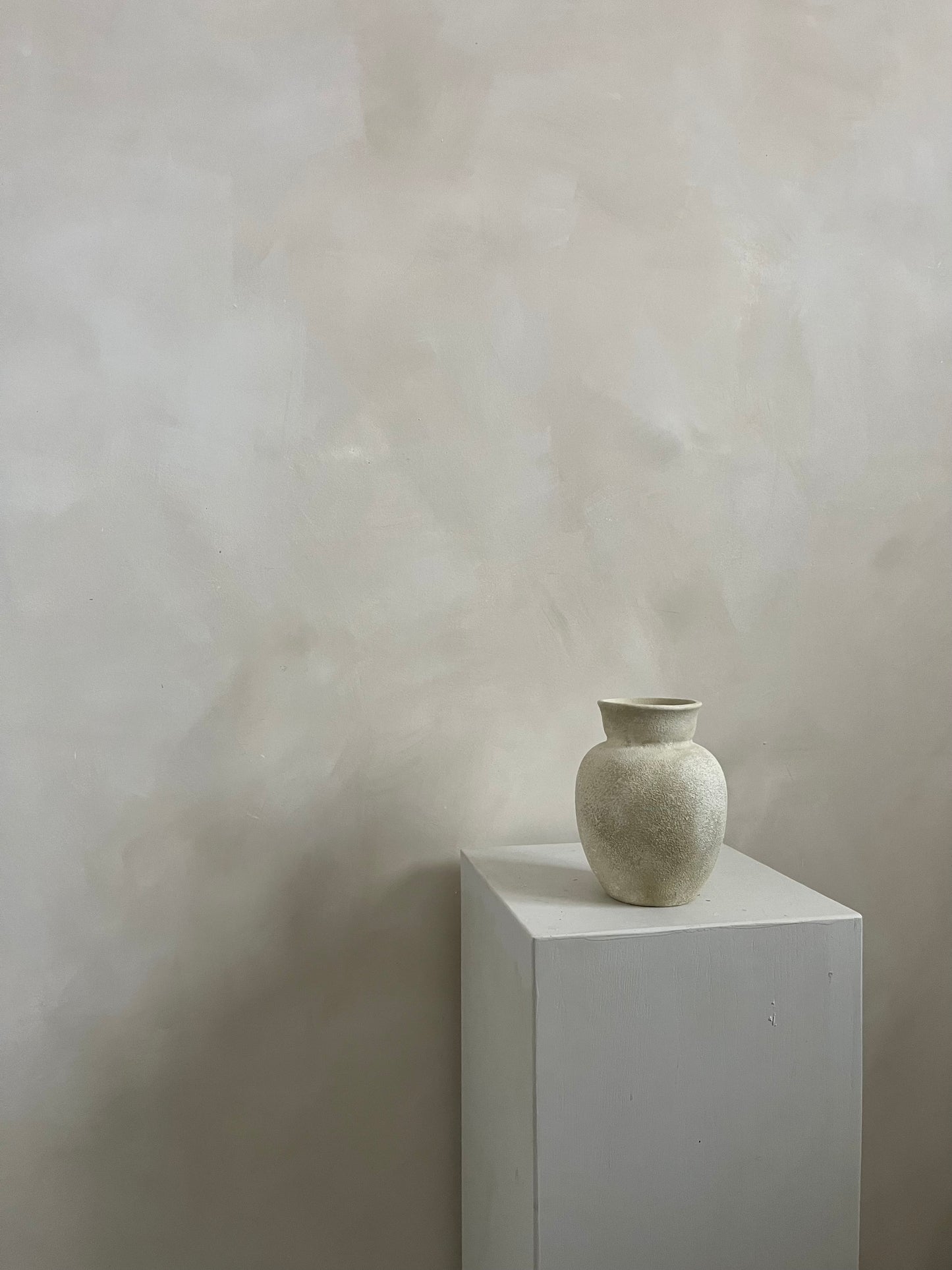 CLOUD  |  small rounded stone-effect pot