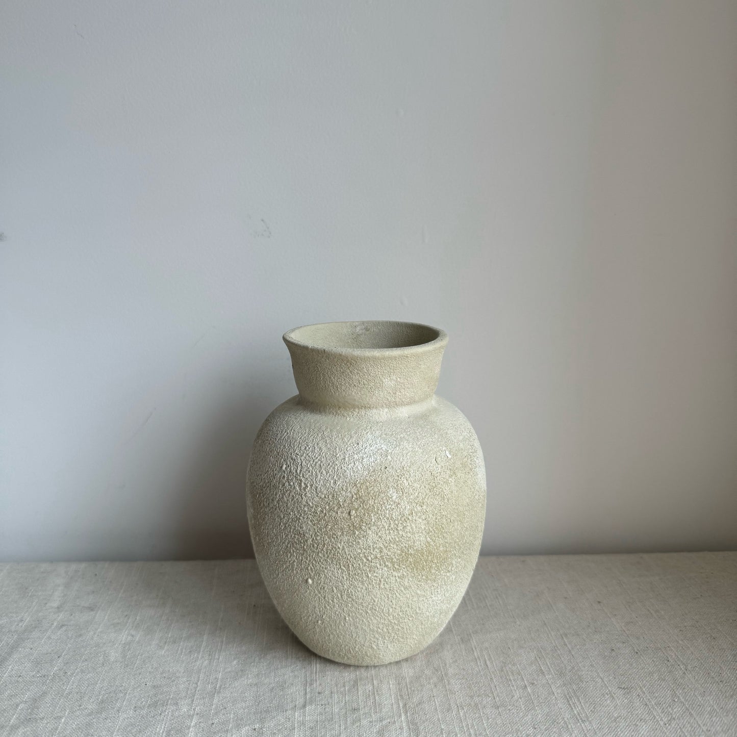 CLOUD  |  small rounded stone-effect pot