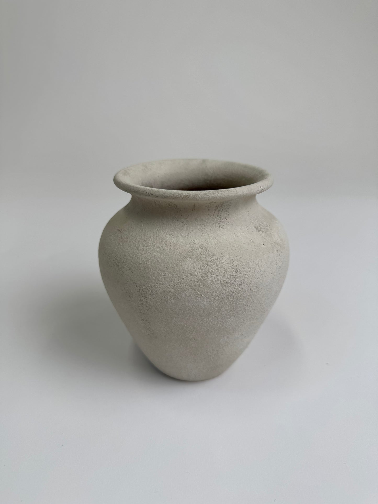 Up-cycled  |  light beige /off-white small classic urn