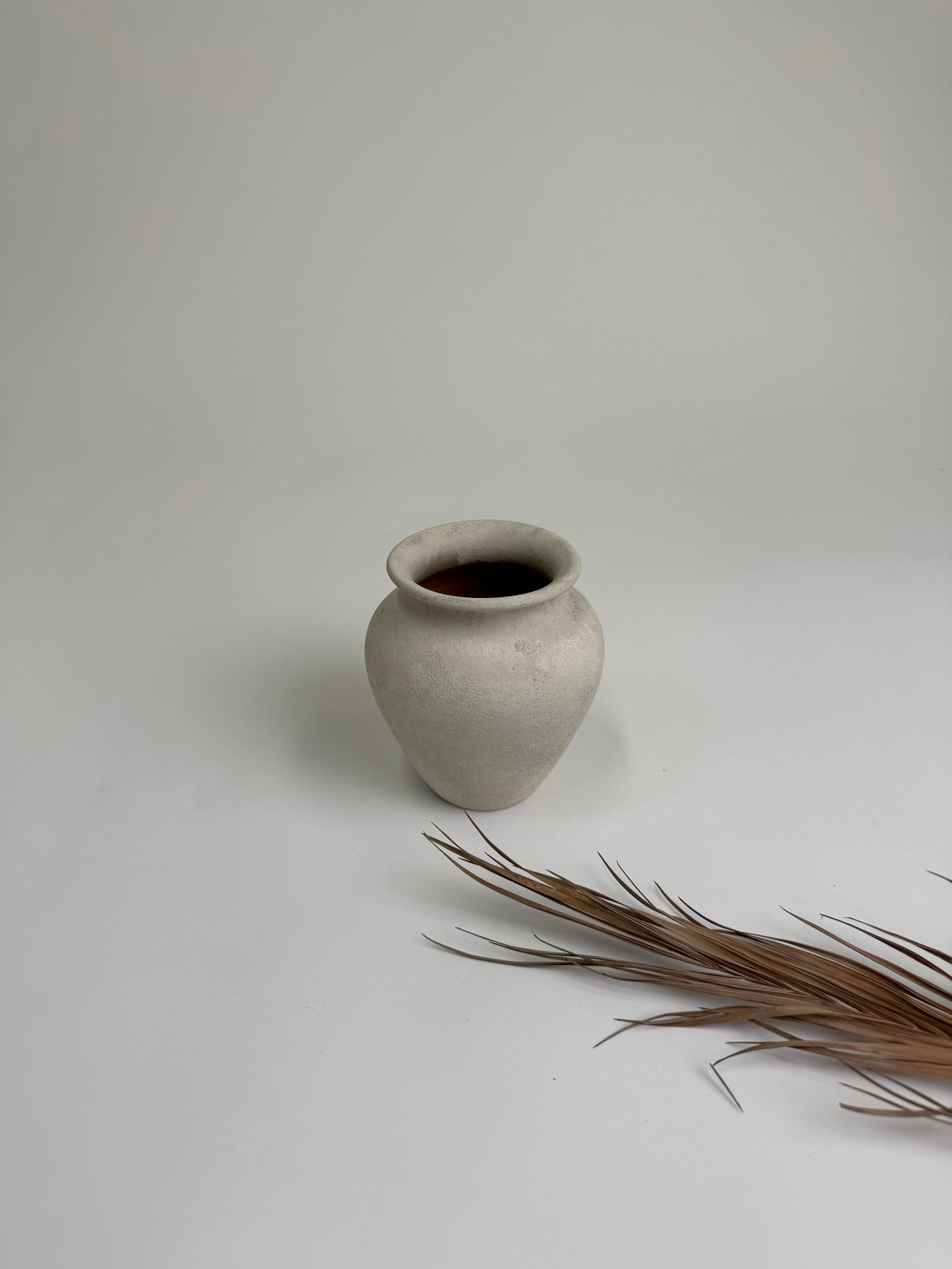 Up-cycled  |  light beige /off-white small classic urn