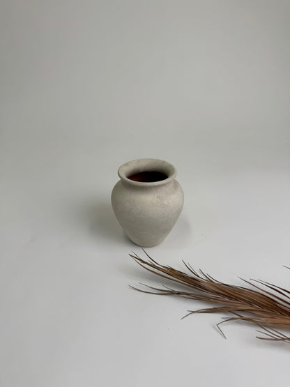 Up-cycled  |  light beige /off-white small classic urn