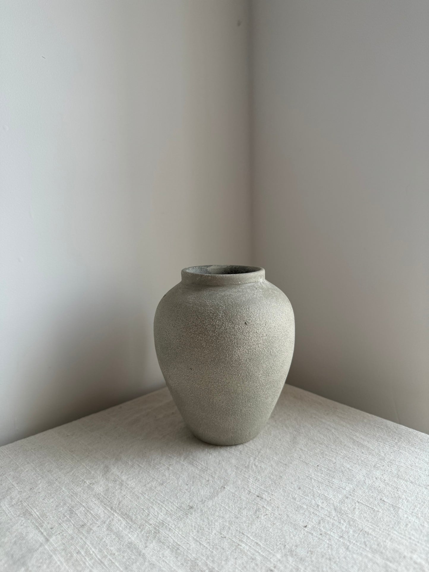 CLOUD  |  small neutral textured vase