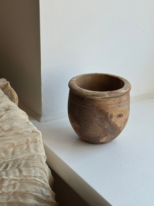 Small vintage pinch pot