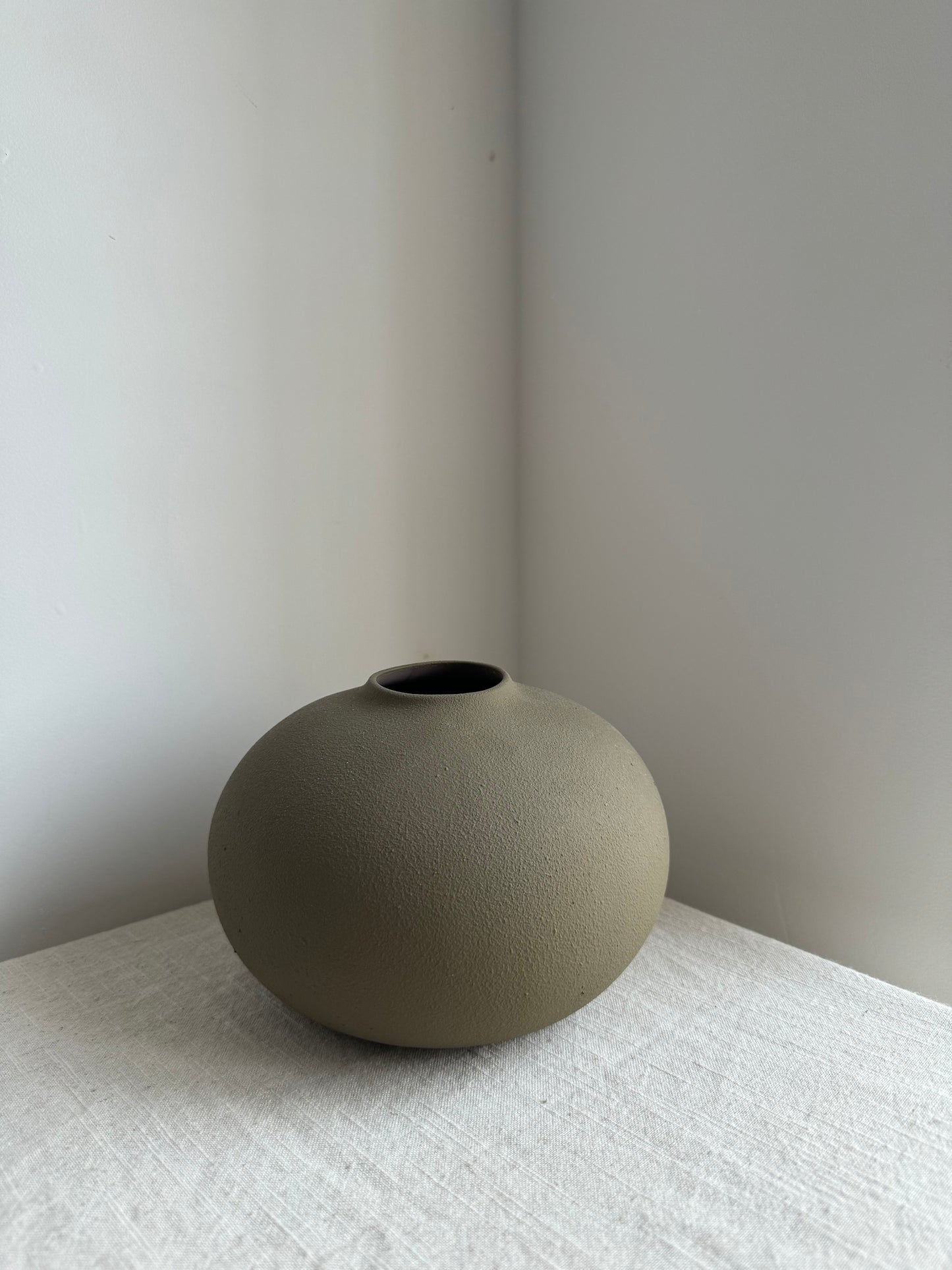 EARTH  | brown smooth texture rounded minimal vase