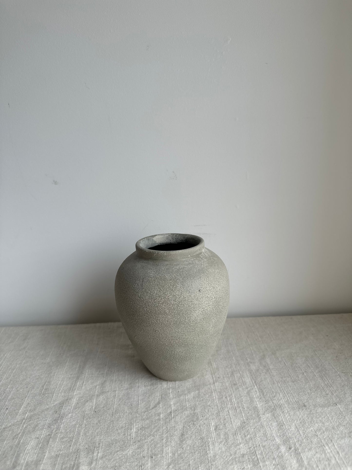 CLOUD  |  small neutral textured vase