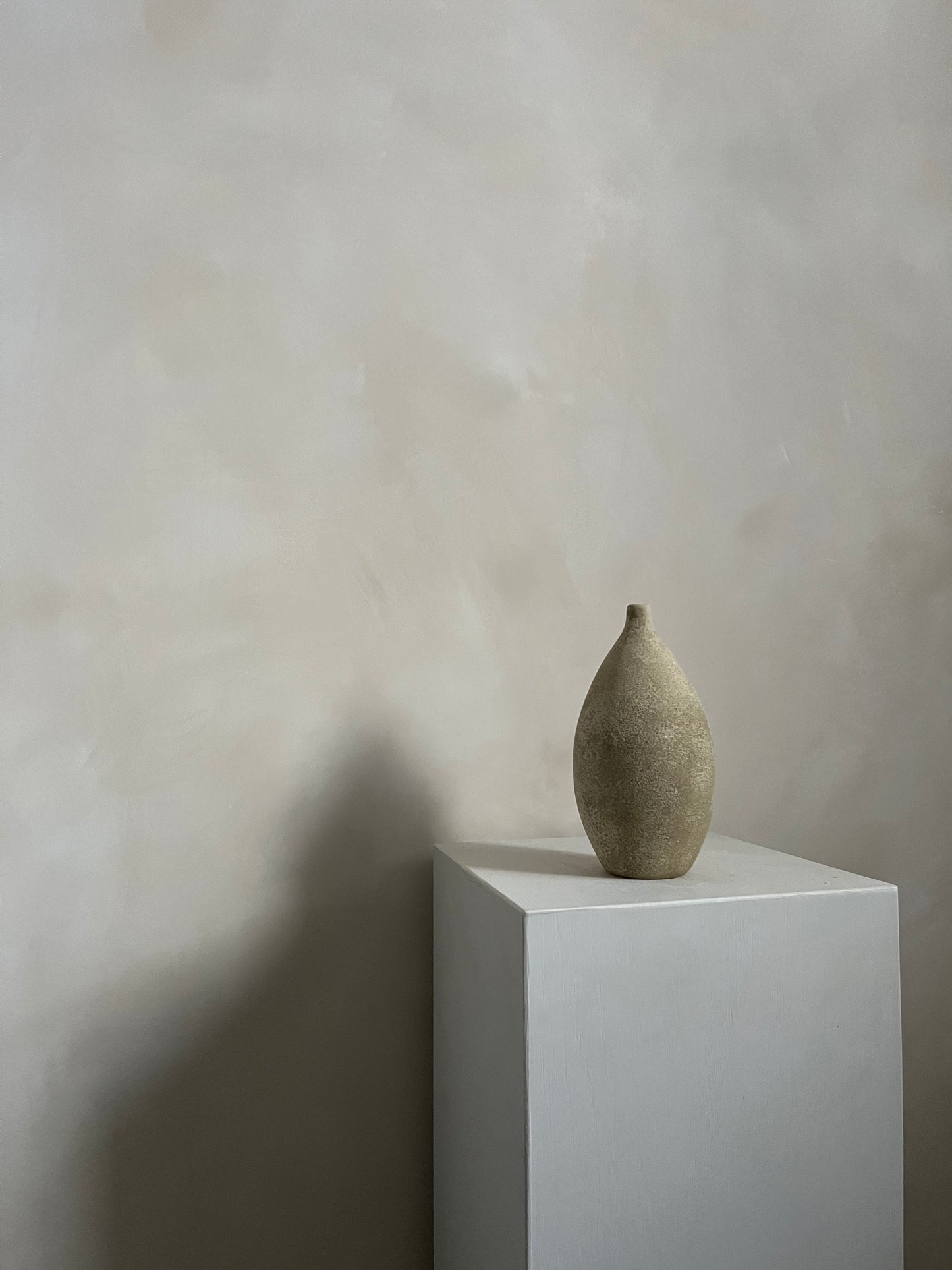 CLOUD  |  mottled beige teardrop vase