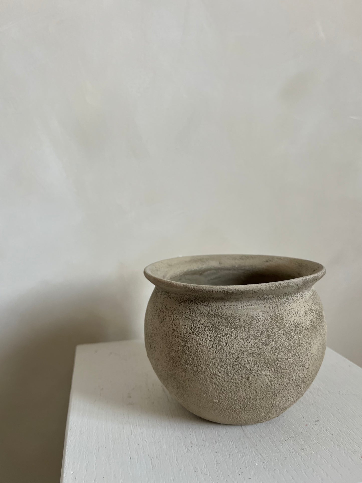 EARTH  |  light brown textured pot