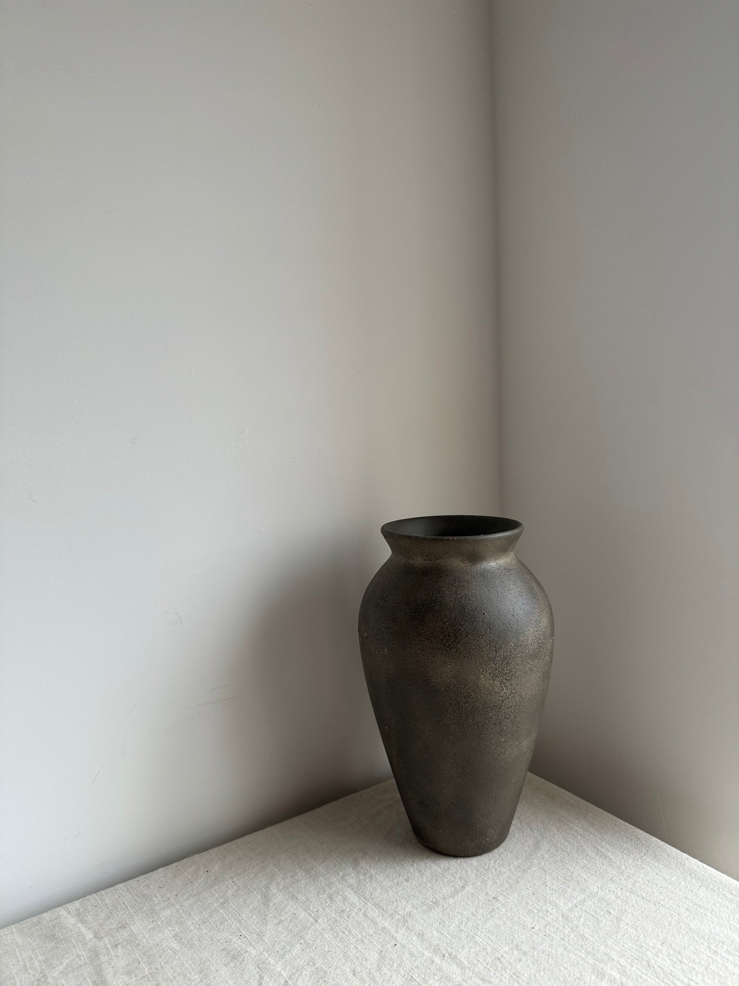 EARTH  |  dark brown classic slim vase