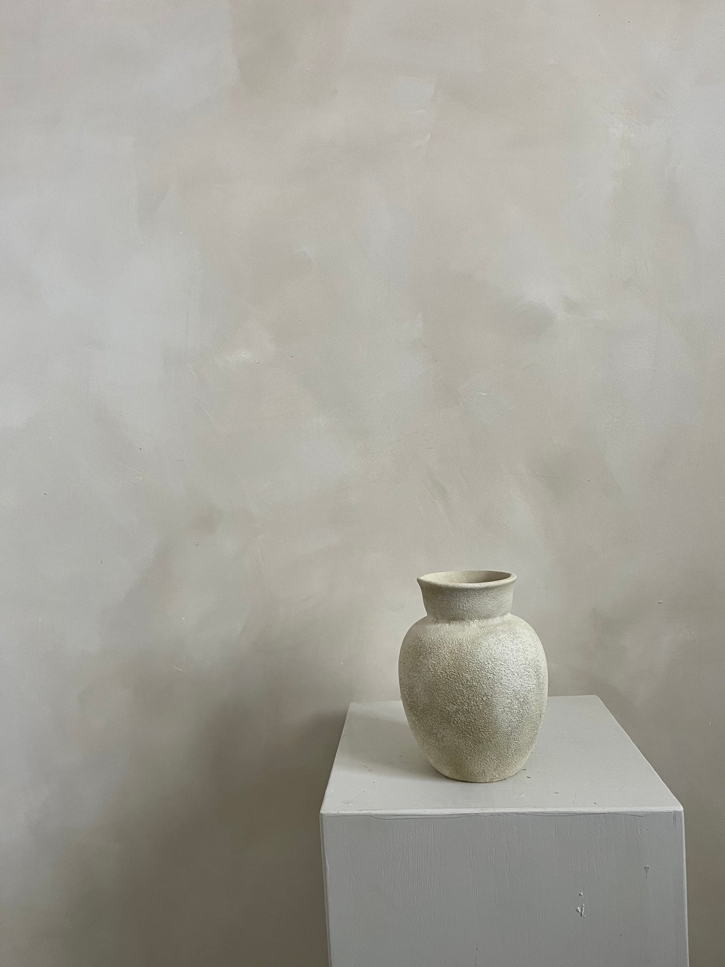 CLOUD  |  small rounded stone-effect pot