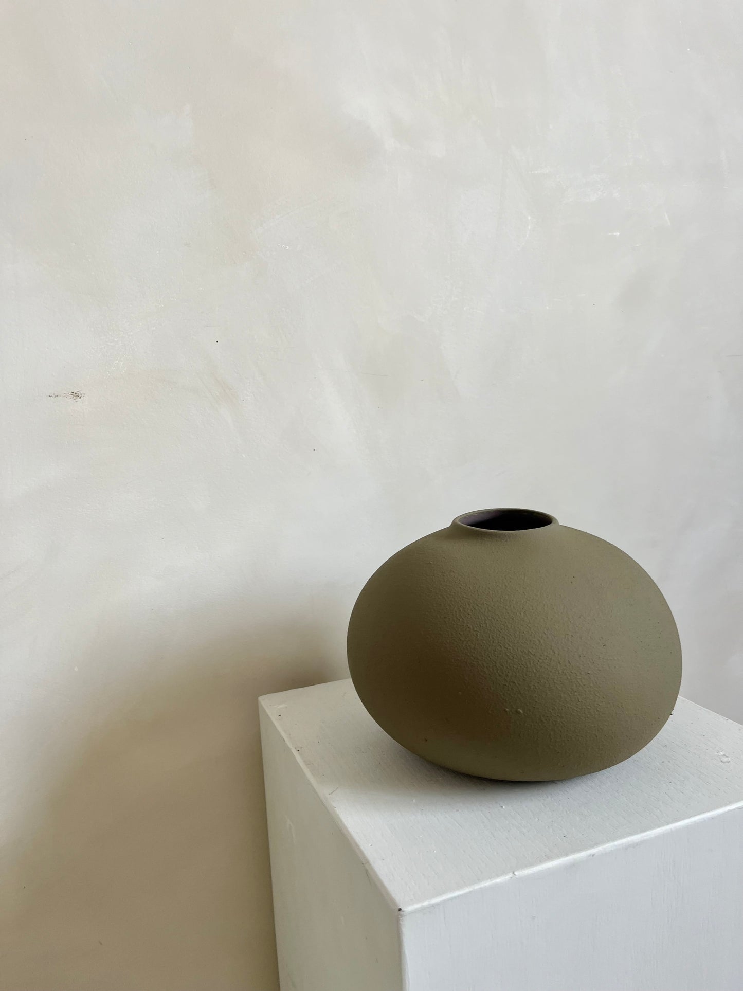 EARTH  | brown smooth texture rounded minimal vase