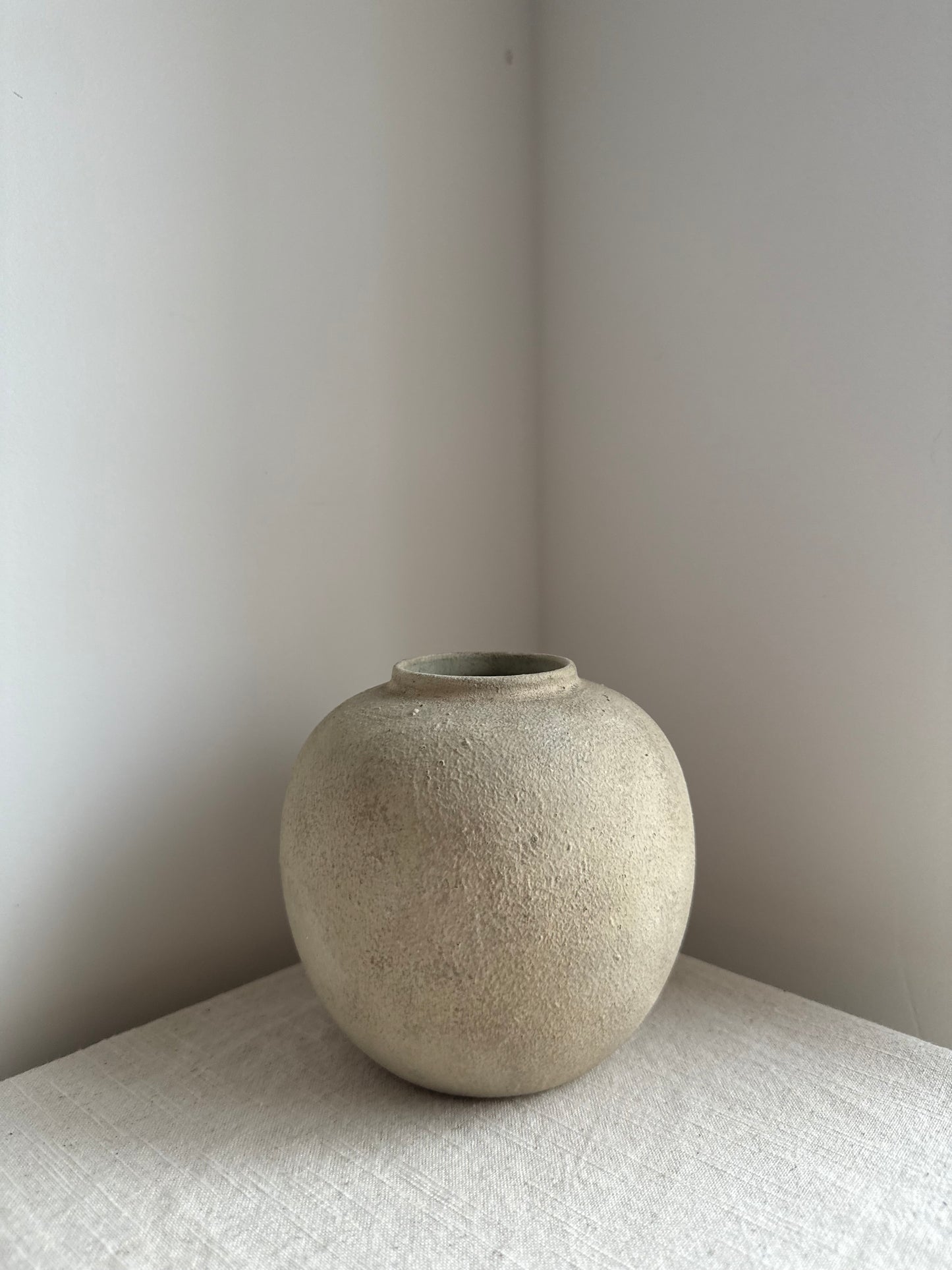 CLOUD  |  beige rounded pot