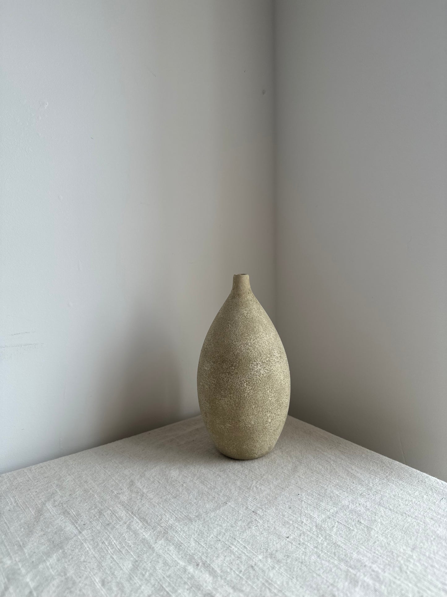 CLOUD  |  mottled beige teardrop vase