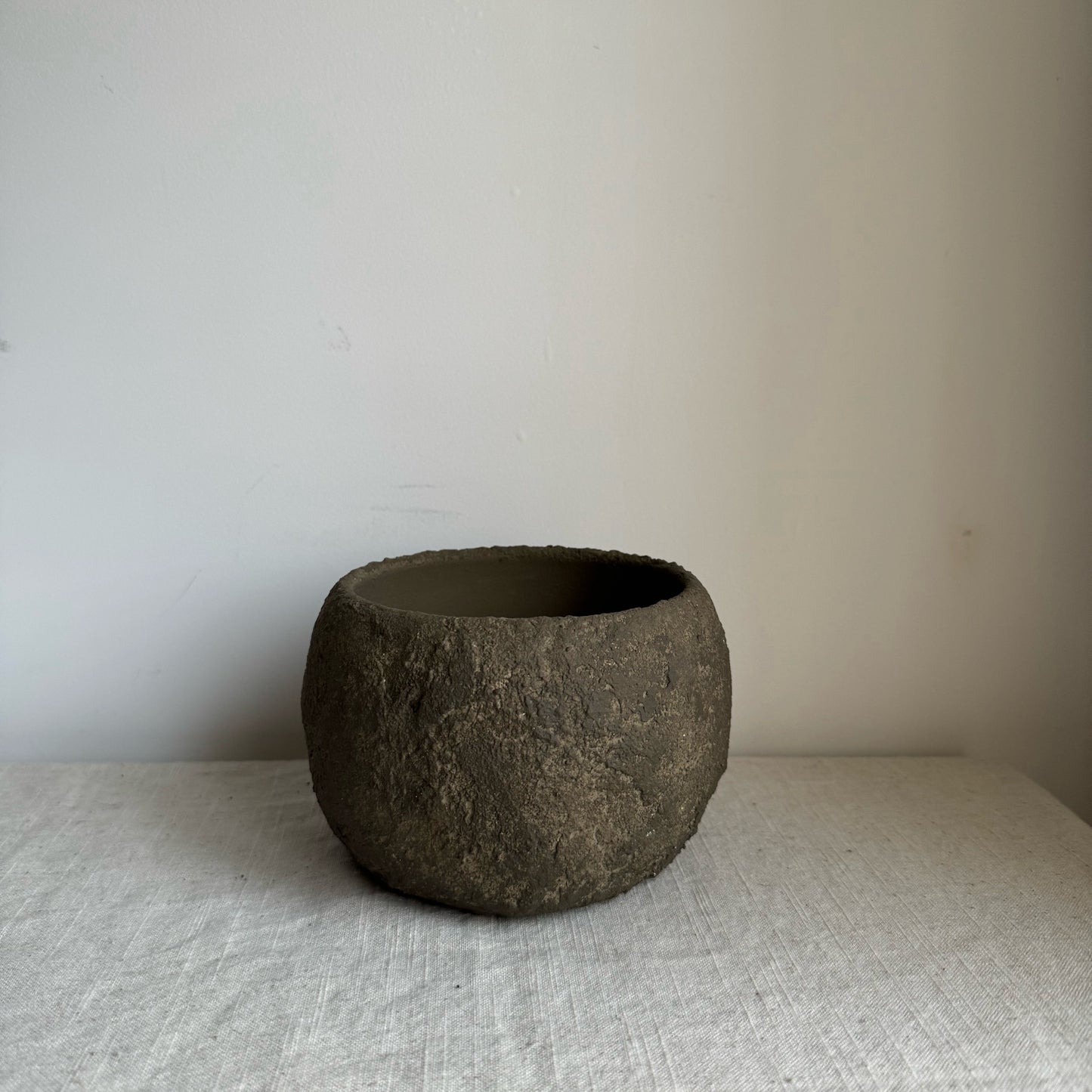 EARTH  | earthy brown textured rounded pot