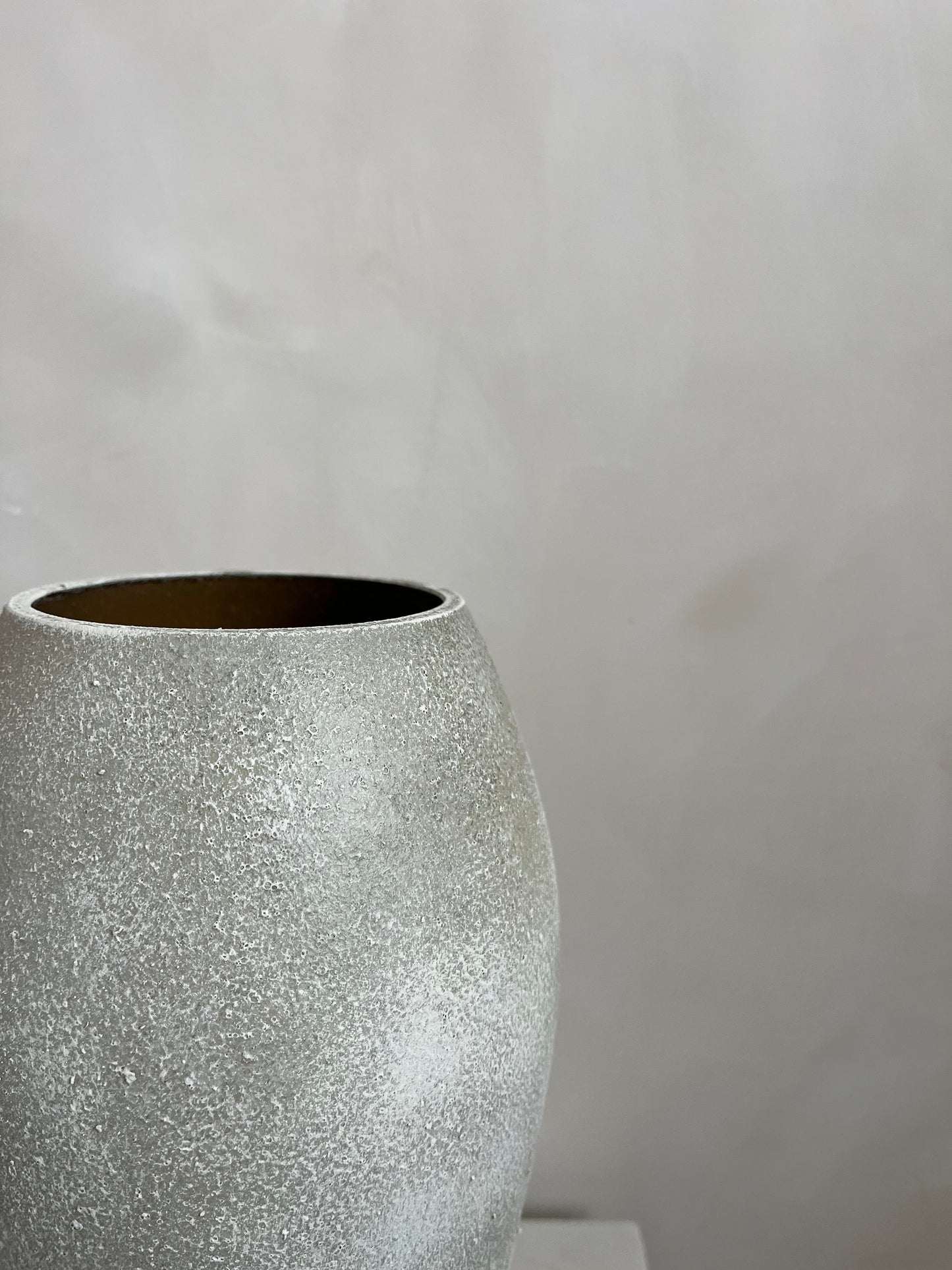 CLOUD  |  light greige stone effect vase