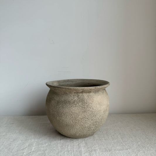 EARTH  |  light brown textured pot