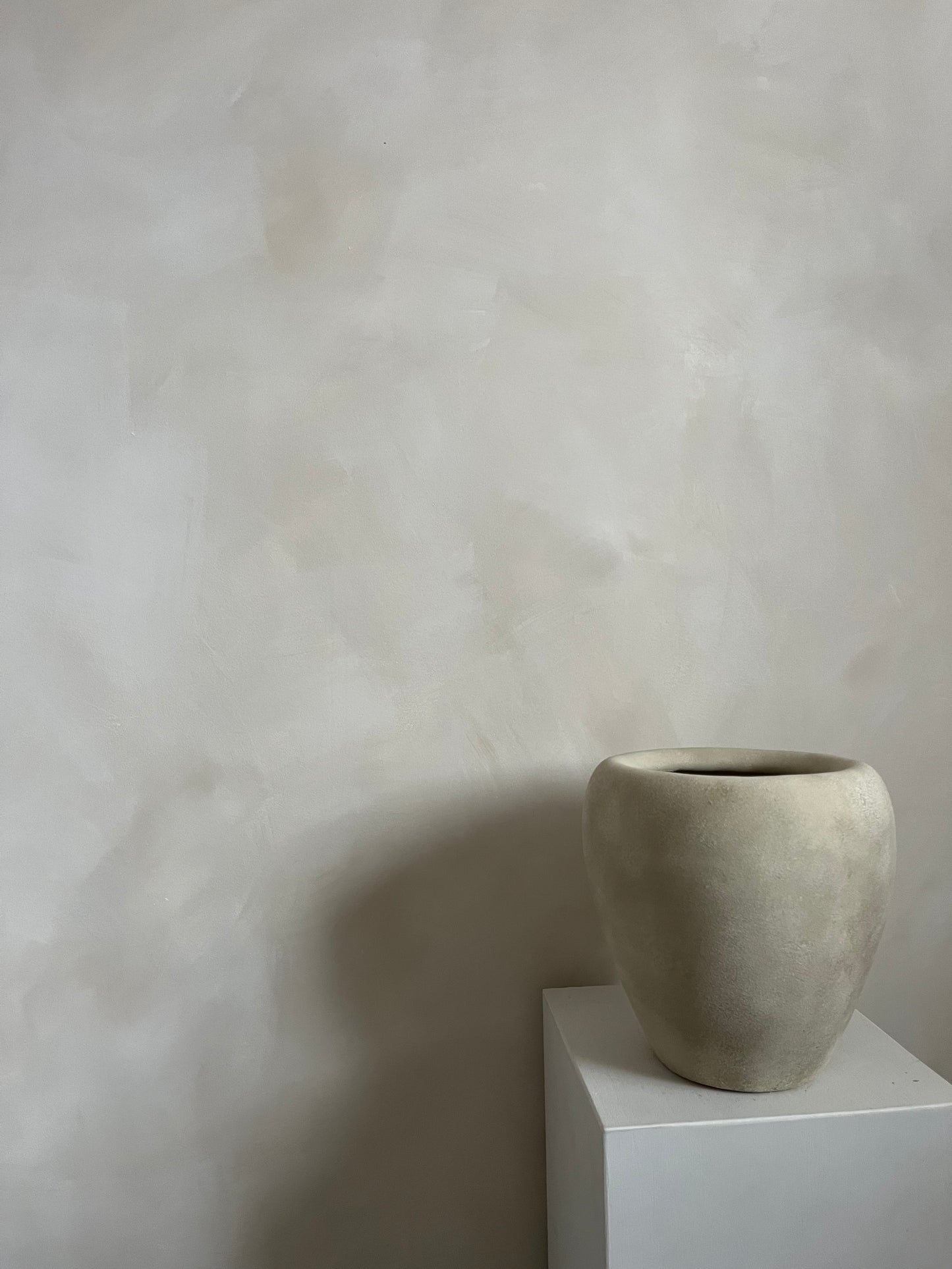 CLOUD  |  light beige stone-effect pot