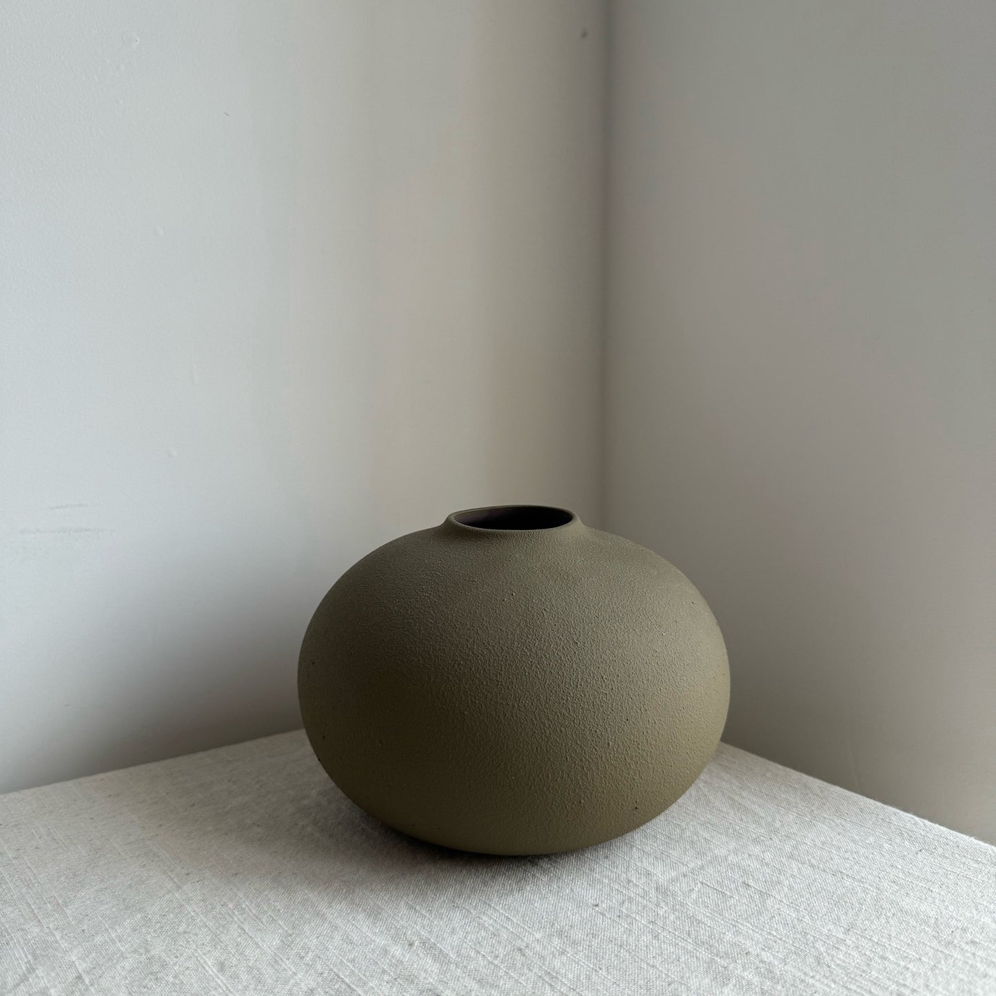 EARTH  | brown smooth texture rounded minimal vase