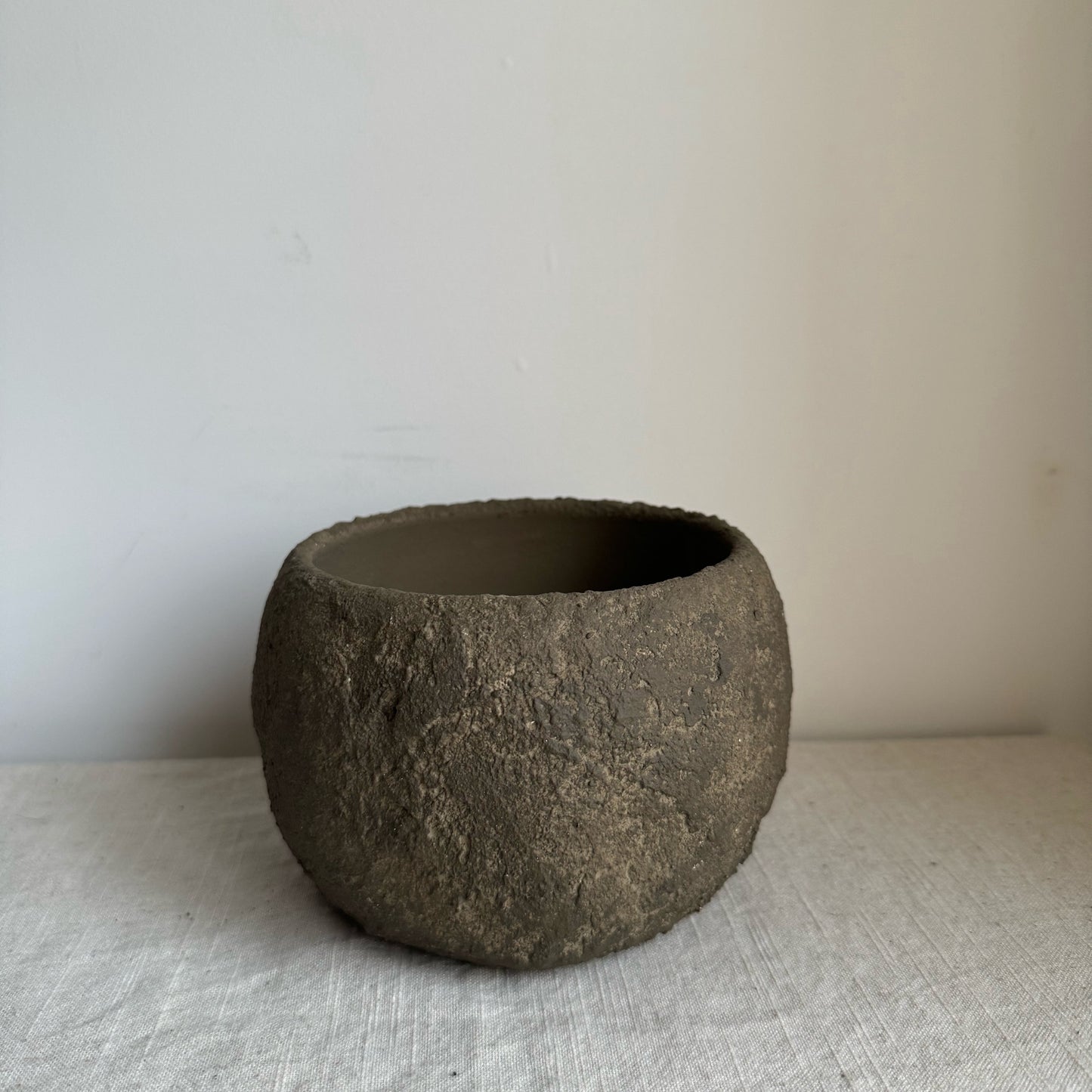 EARTH  | earthy brown textured rounded pot