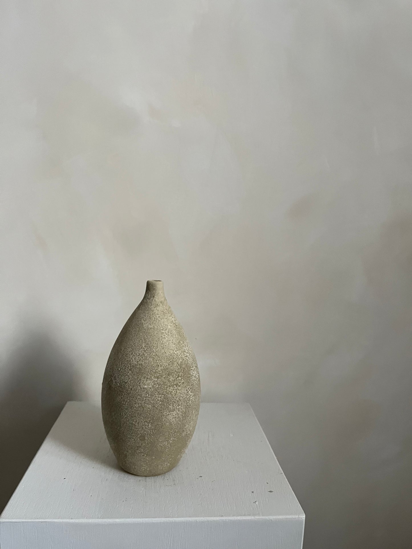 CLOUD  |  mottled beige teardrop vase