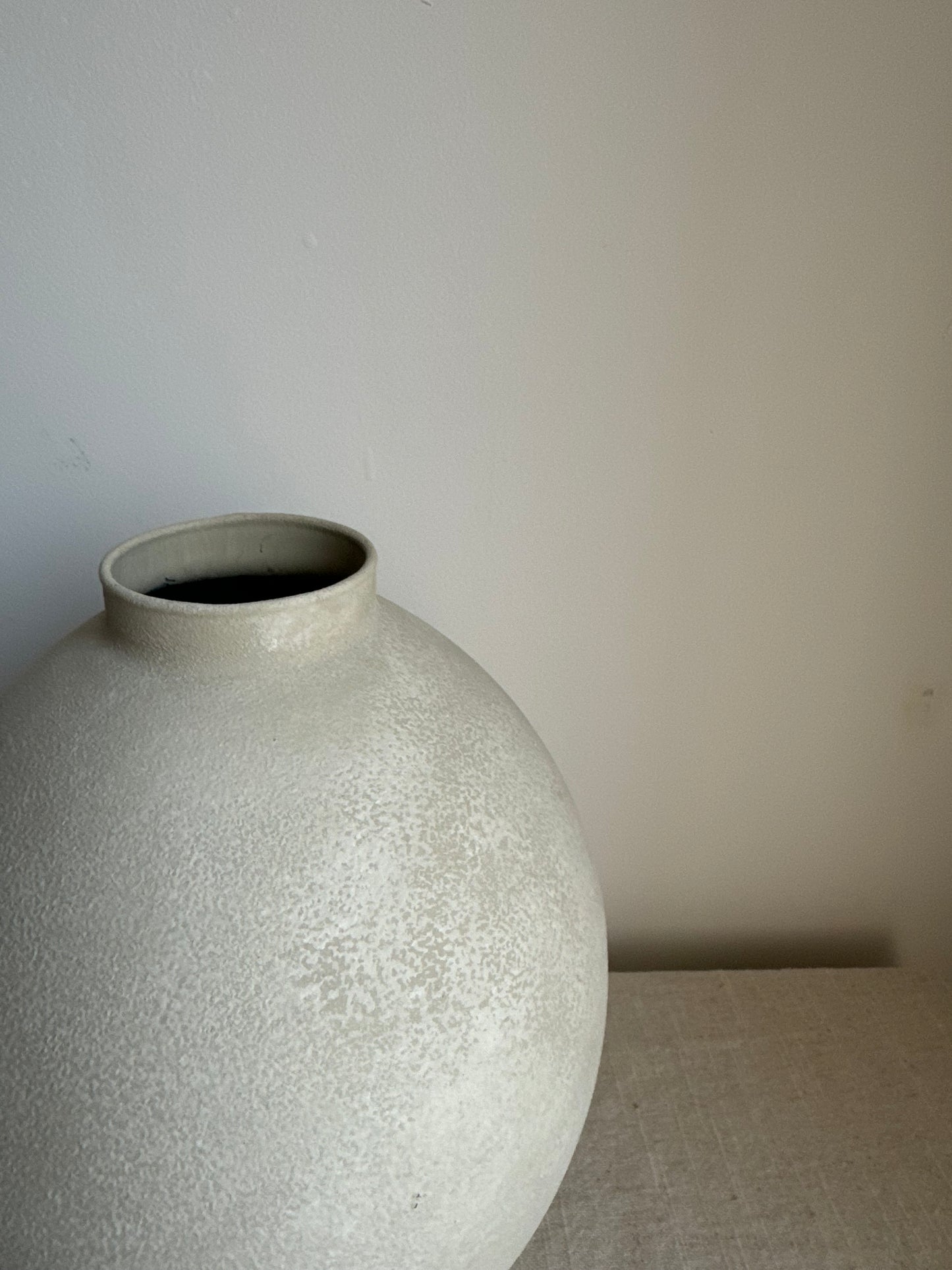 CLOUD  |  light beige rounded vase