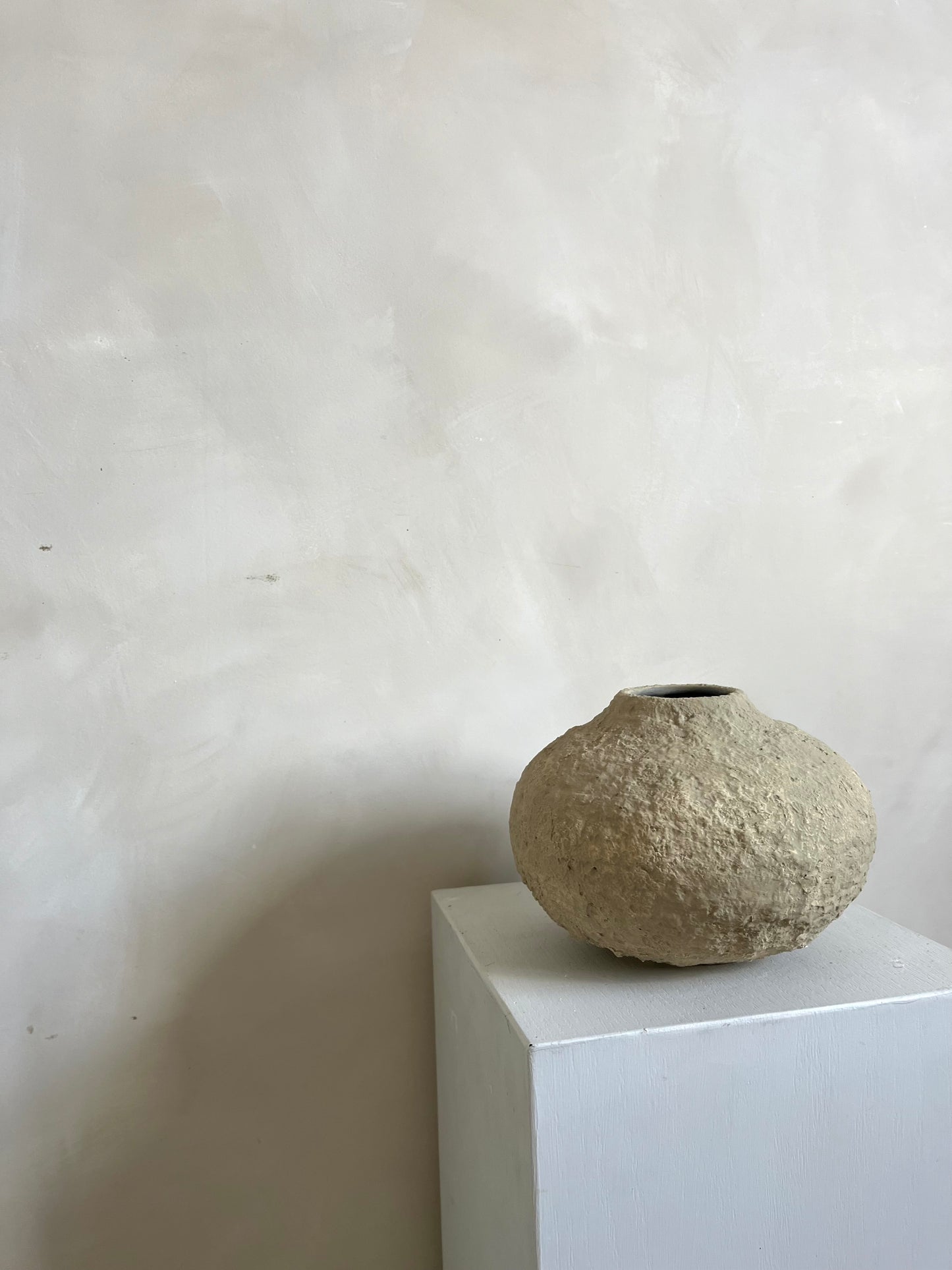 EARTH  | beige heavy texture rounded vase